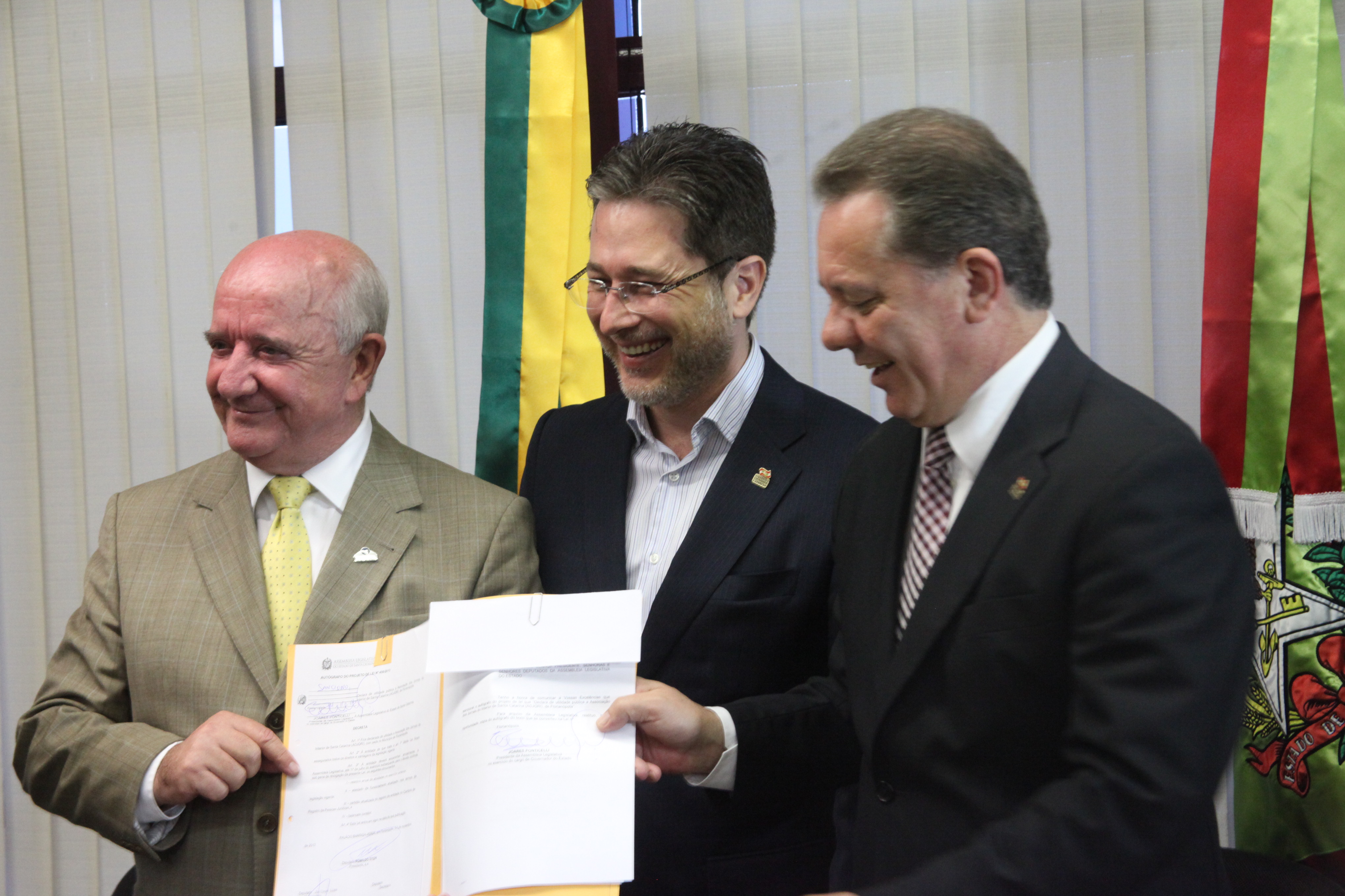 Ato de sanção de pacote de leis legislativas, entre elas a identificação biométrica neonatal. Foto: Leonardo Gonçalves