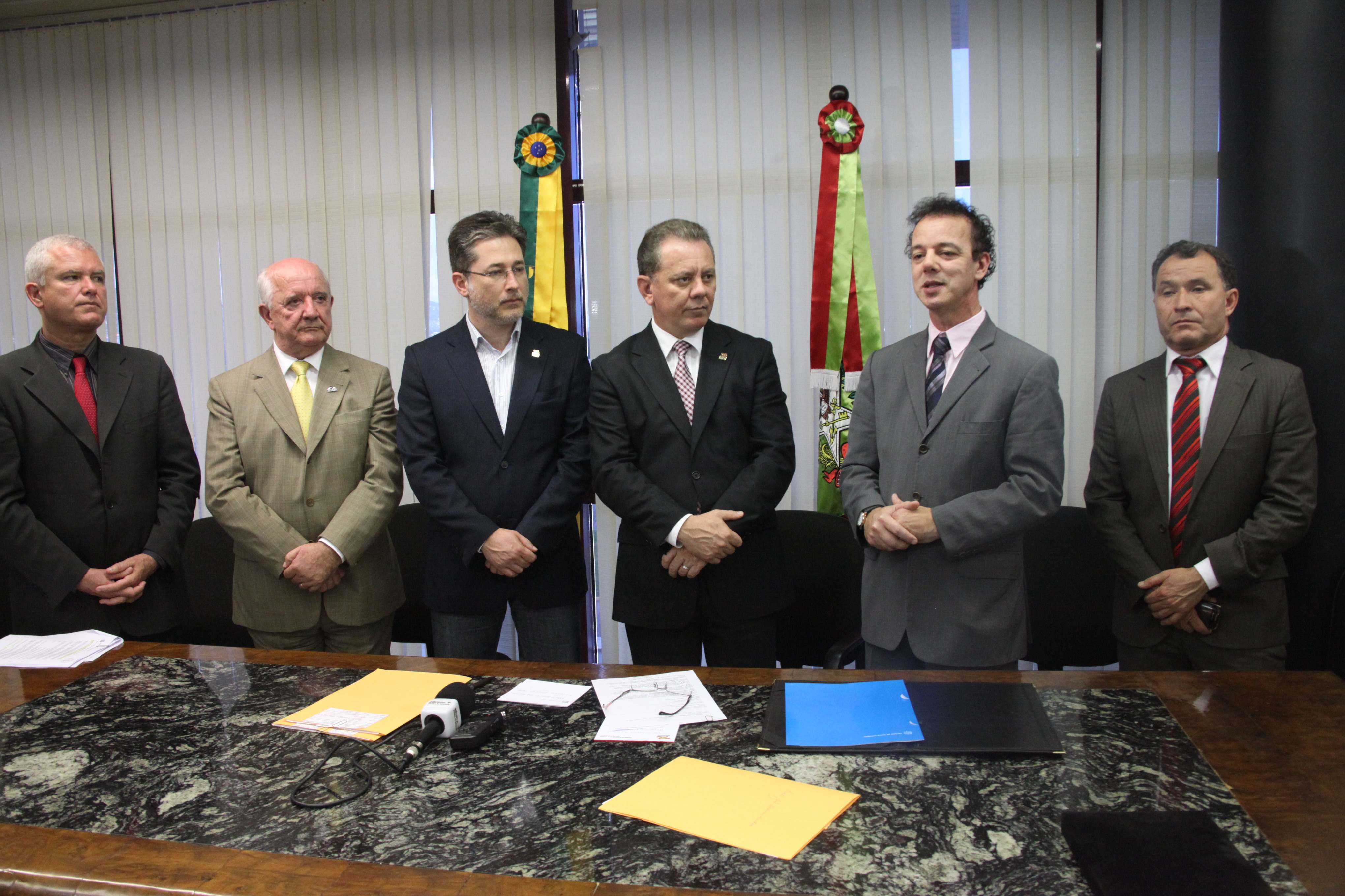 Ato de sanção de pacote de leis legislativas, entre elas a identificação biométrica neonatal. Foto: Leonardo Gonçalves