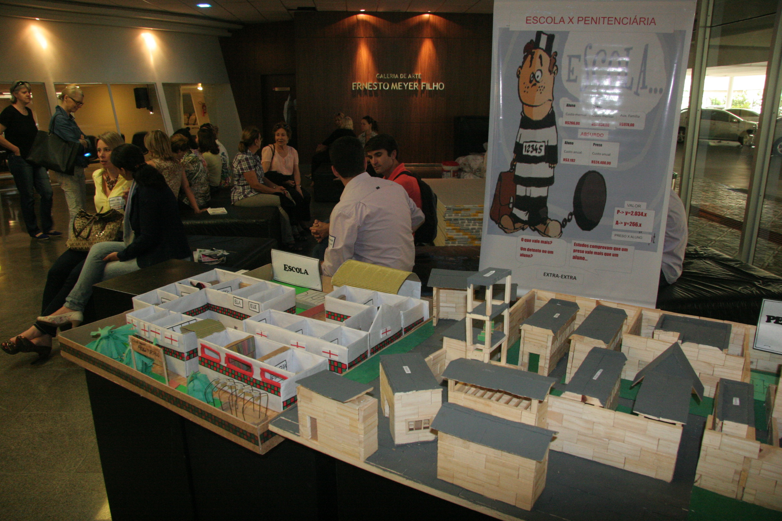 Exposição no Hall da ALESC - Escola x Penitenciária. Eduardo Guedes de Oliveira / Agência AL.