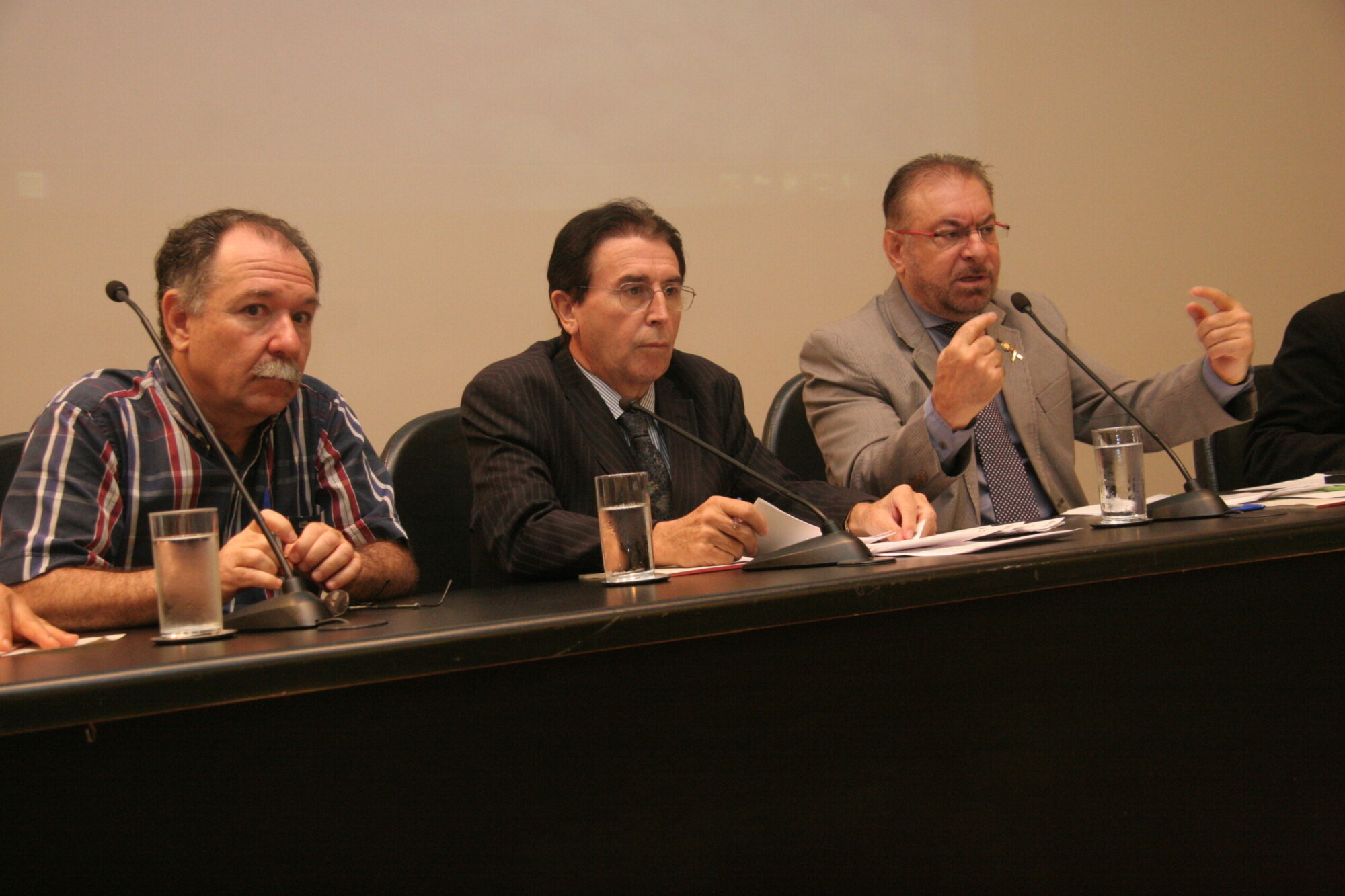 Comissão de Saúde discute implantação da internação compulsória a dependentes químicos