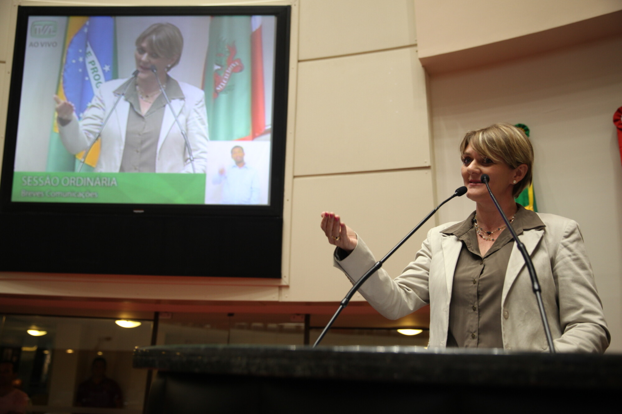 Deputada defende ampliação de gratificação dos professores