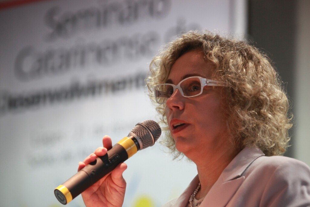 Seminário Catarinense de Desenvolvimento Social.  Deputada Ana Paula Lima (PT). Foto: Carlos Kilian/Agência AL