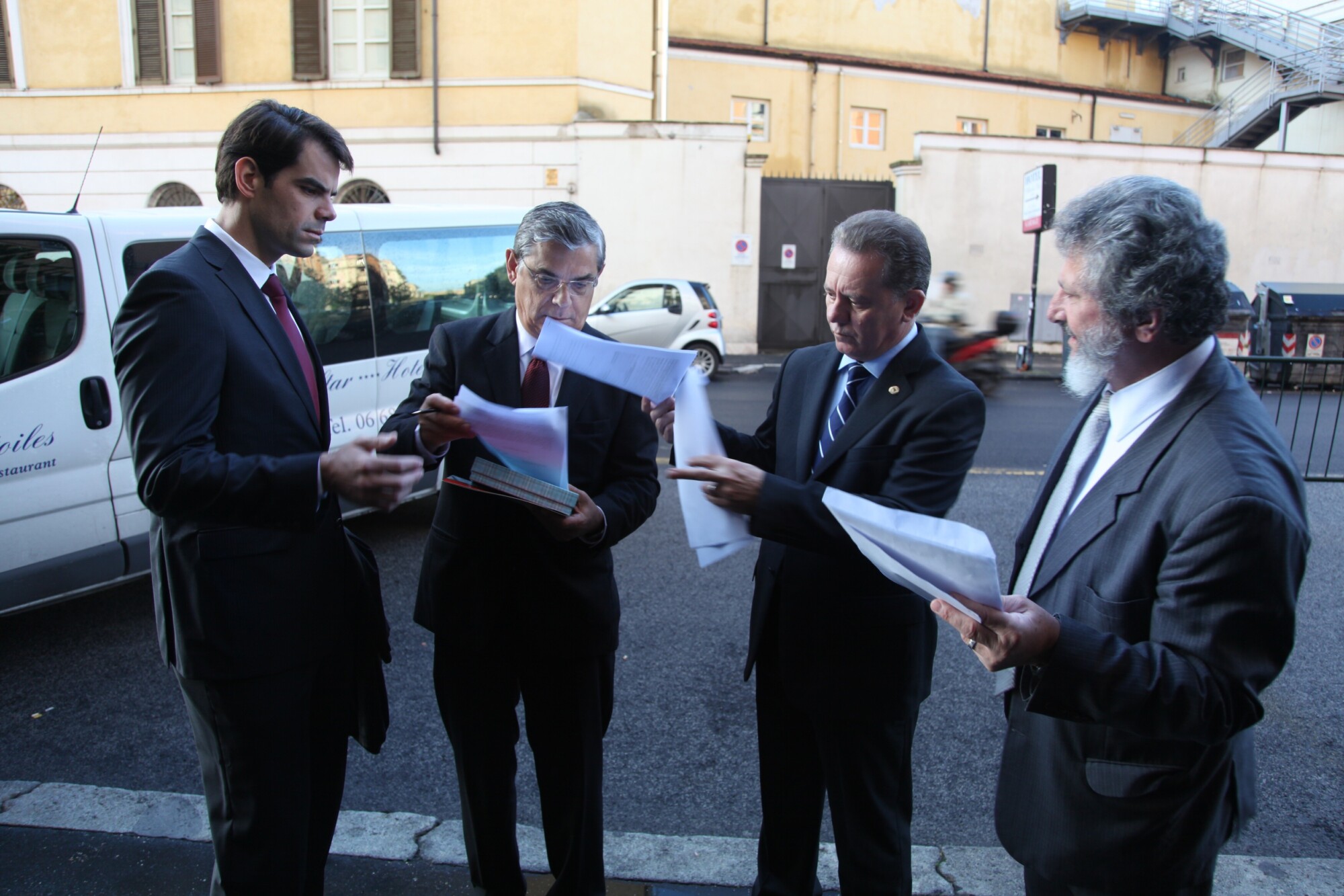 Grupo catarinense prepara a documentação que foi encaminhada ao Vaticano. Foto Júlio Cancellier