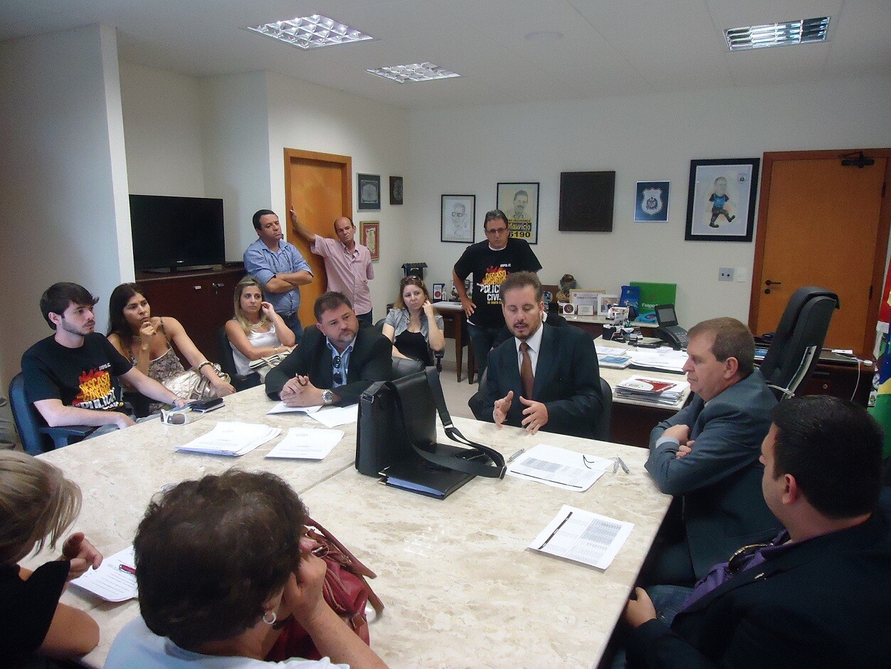 Deputado se reuniu com lideranças da polícia civil e técnicos da Secretaria da Fazenda (Divulgação)
