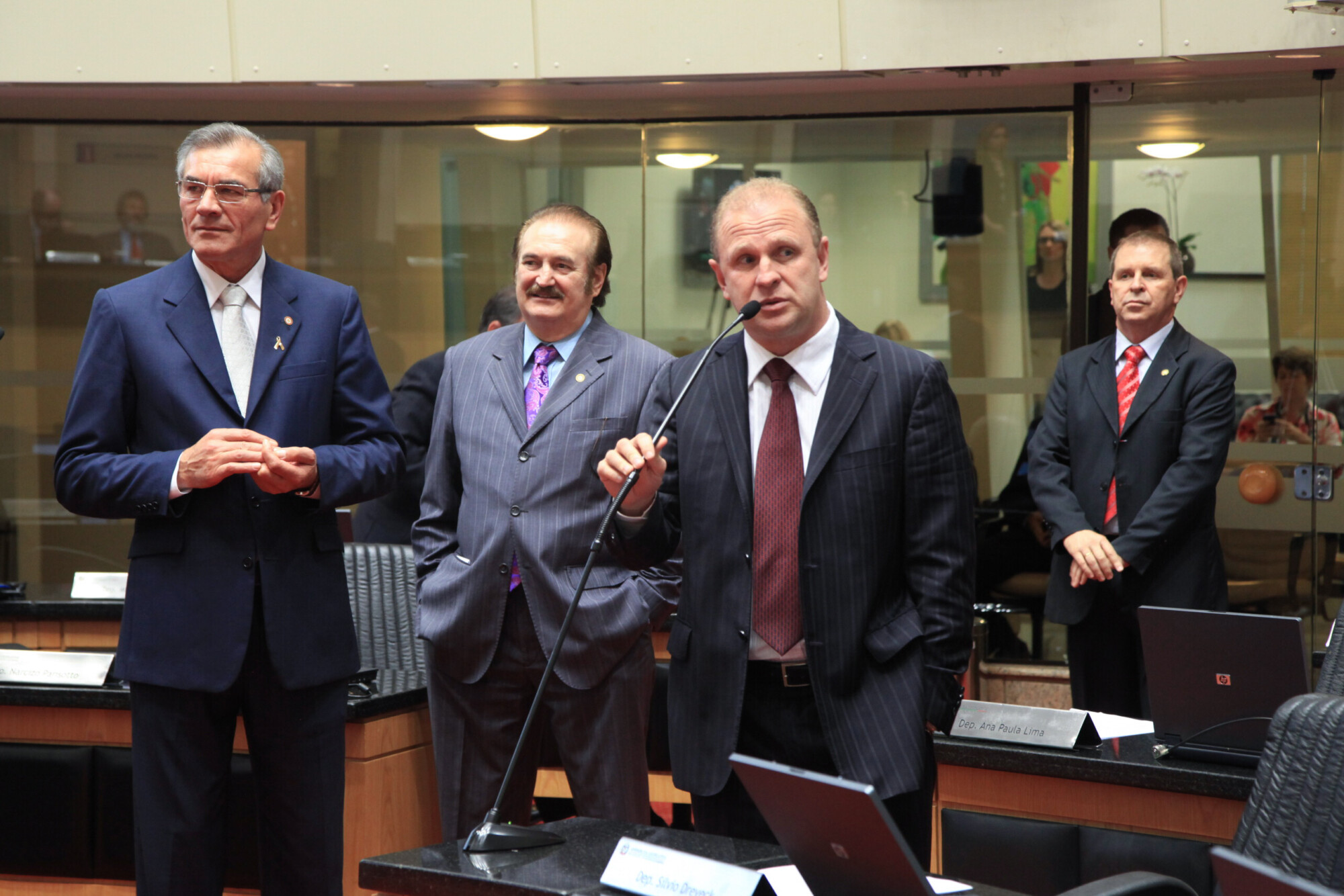 Deputados anunciam apoio à redução do duodécimo dos poderes