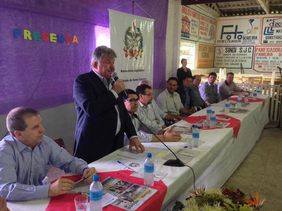 Agricultores e prefeitos pedem asfaltamento de estrada no Oeste