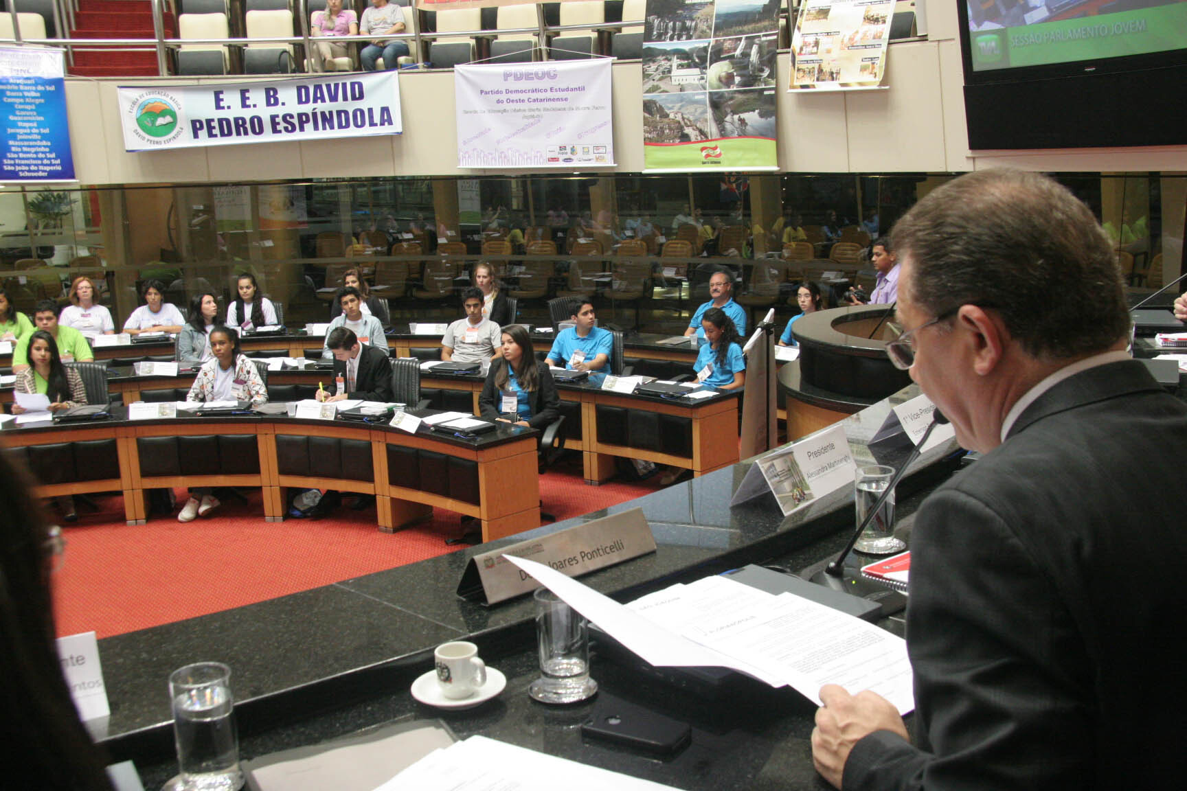 Deputados jovens aprovam duas emendas constitucionais e seis PLs