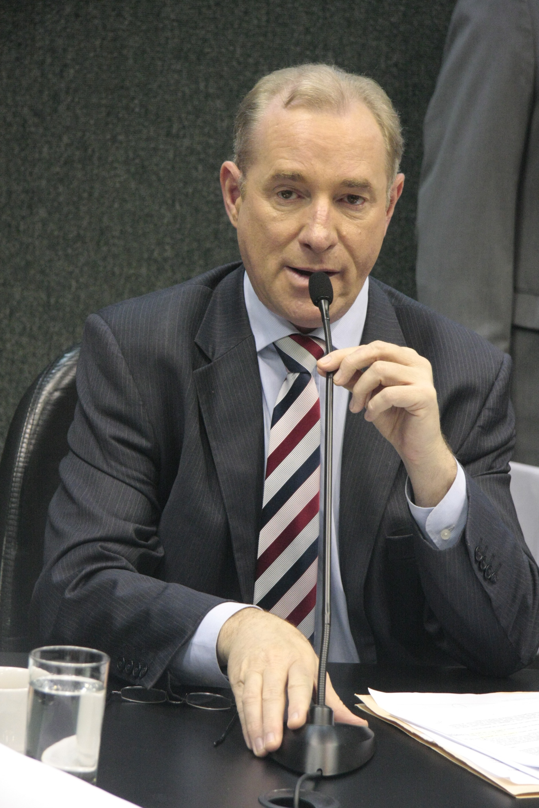 Deputado Aldo Schneider (PMDB). Reunião da Comissão de Constituição e Justiça. Foto: Fábio Queiroz / Agência AL