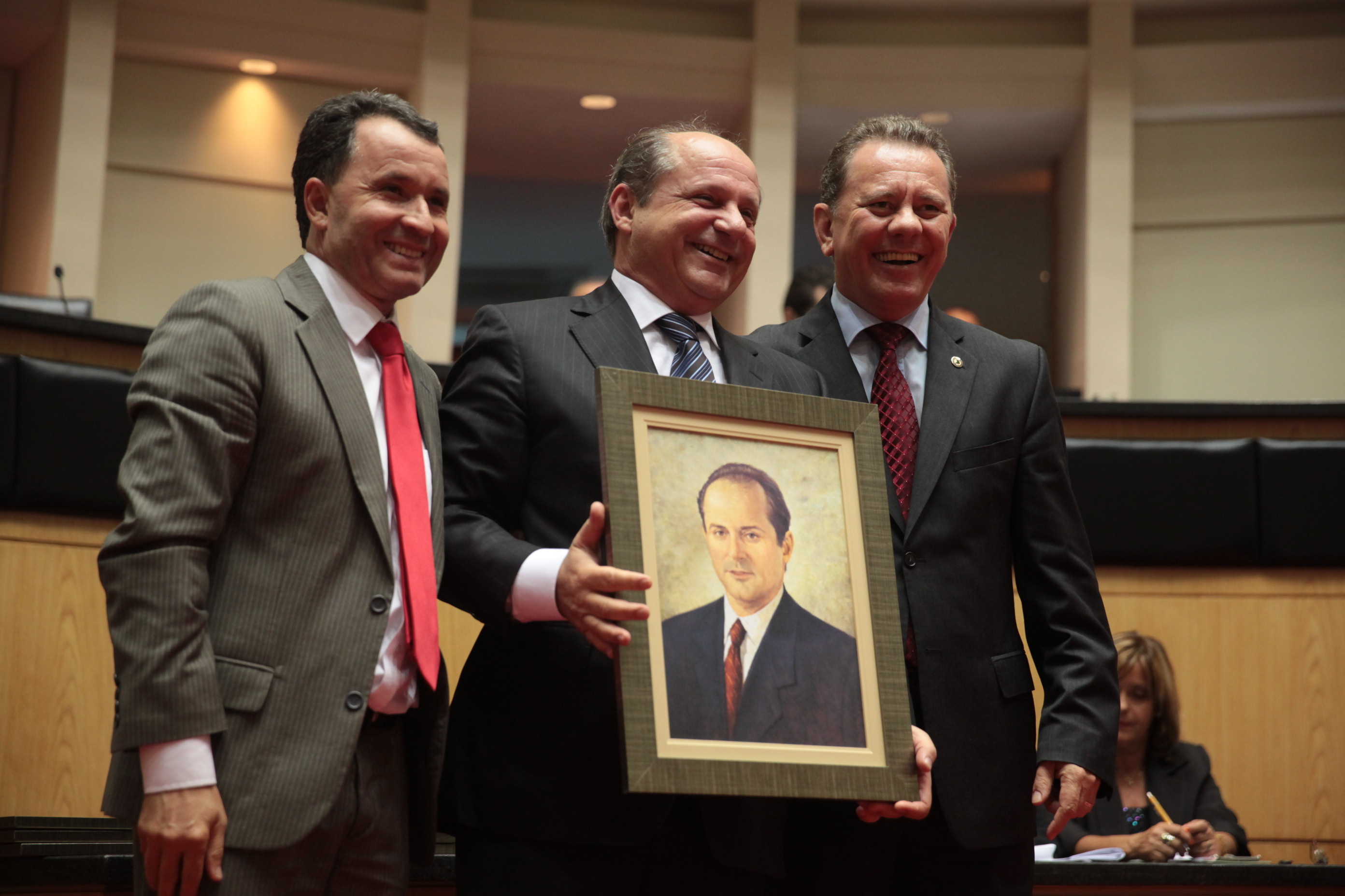 Deputado PEDRO BITTENCOURT NETO recebe homenagem como Presidente na 12ª Legislatura – 1994 e 13ª Legislatura – 1995/1996