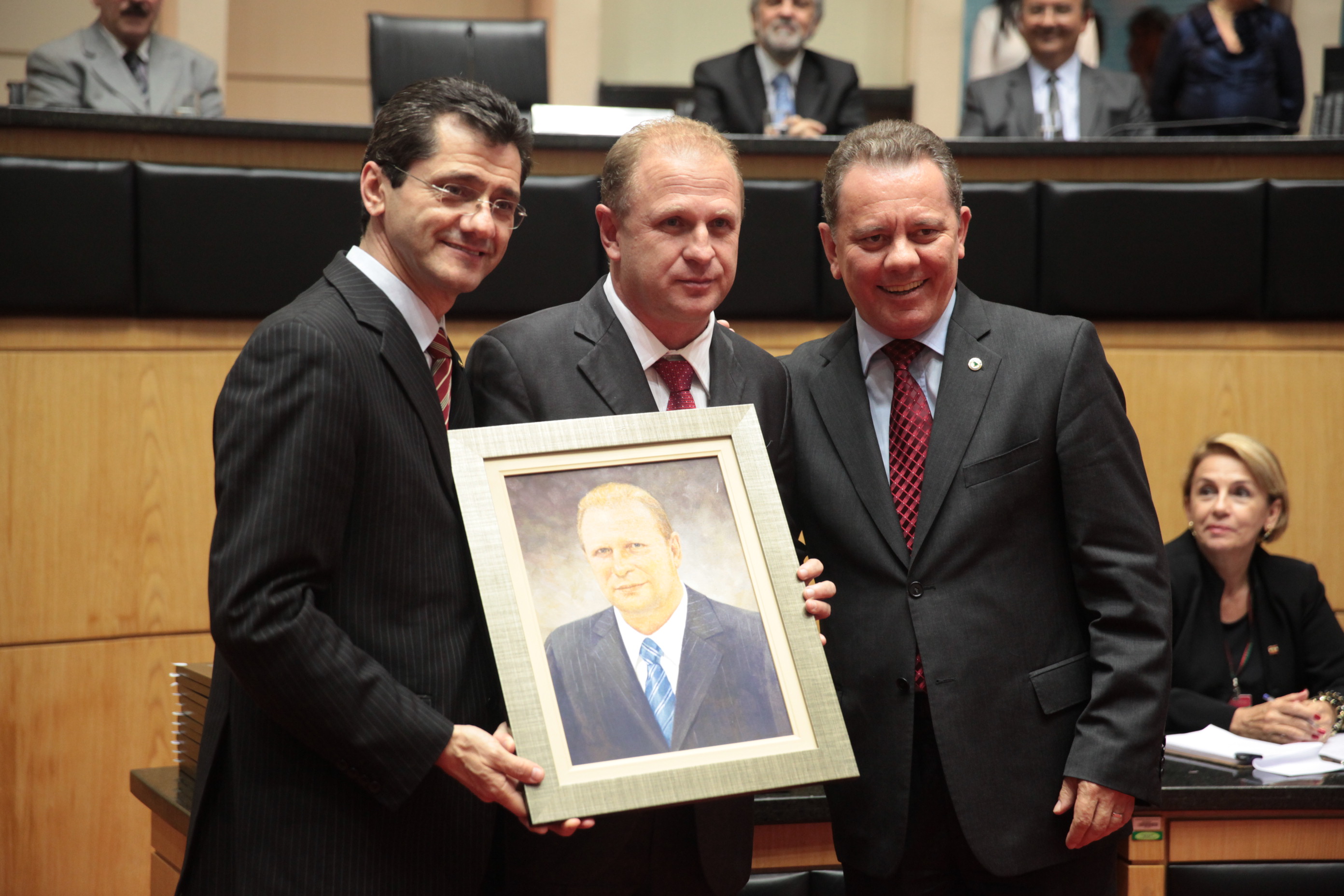 Deputado GELSON LUIS MERISIO – recebe homenagem como Presidente na 16ª Legislatura – 2010 e 17ª Legislatura – 2011/2012