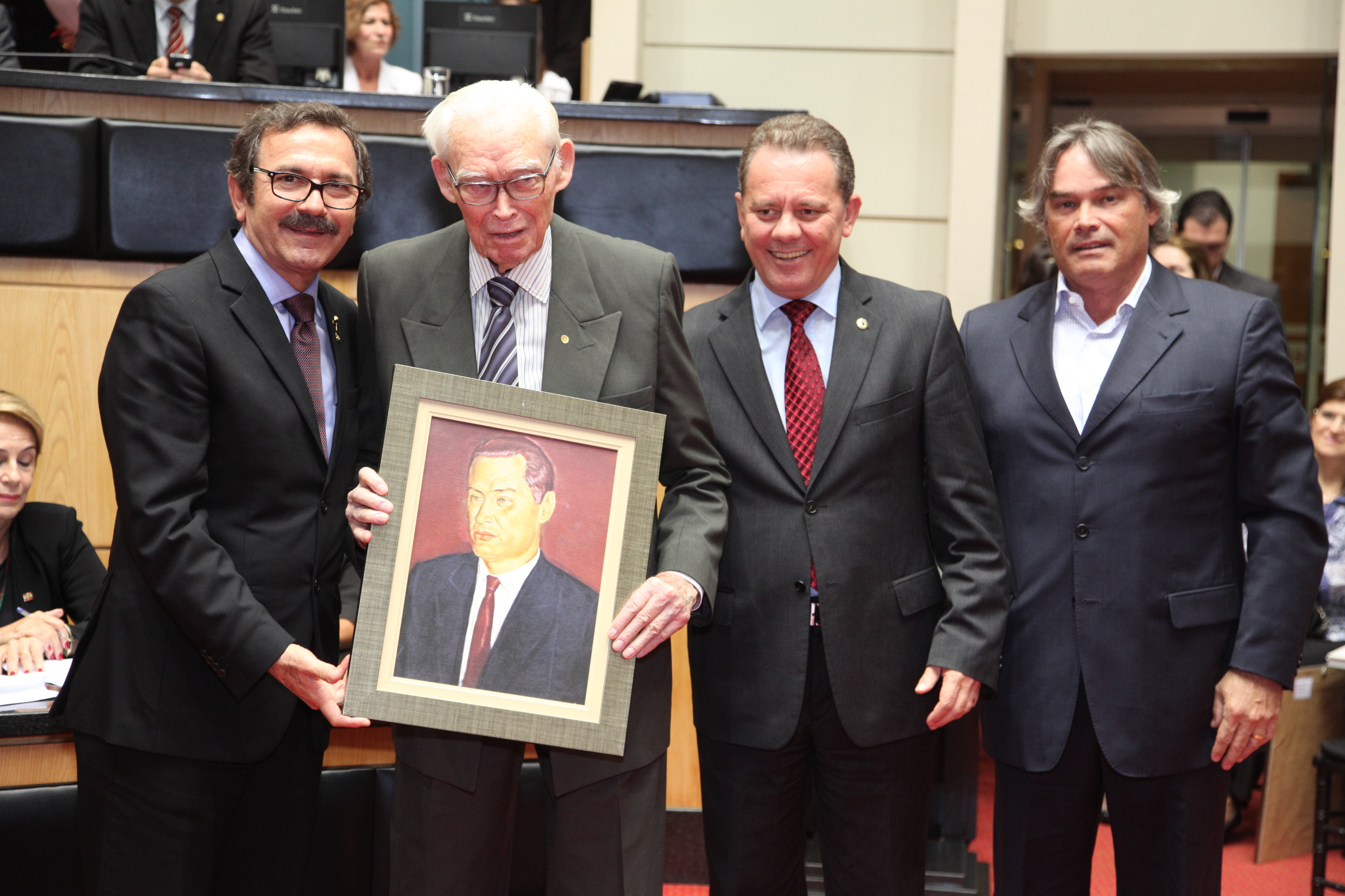 Deputado LECIAN SLOVINSKI recebe homenagem como Presidente na 5ª e 6ª Legislaturas – 1966/1968
