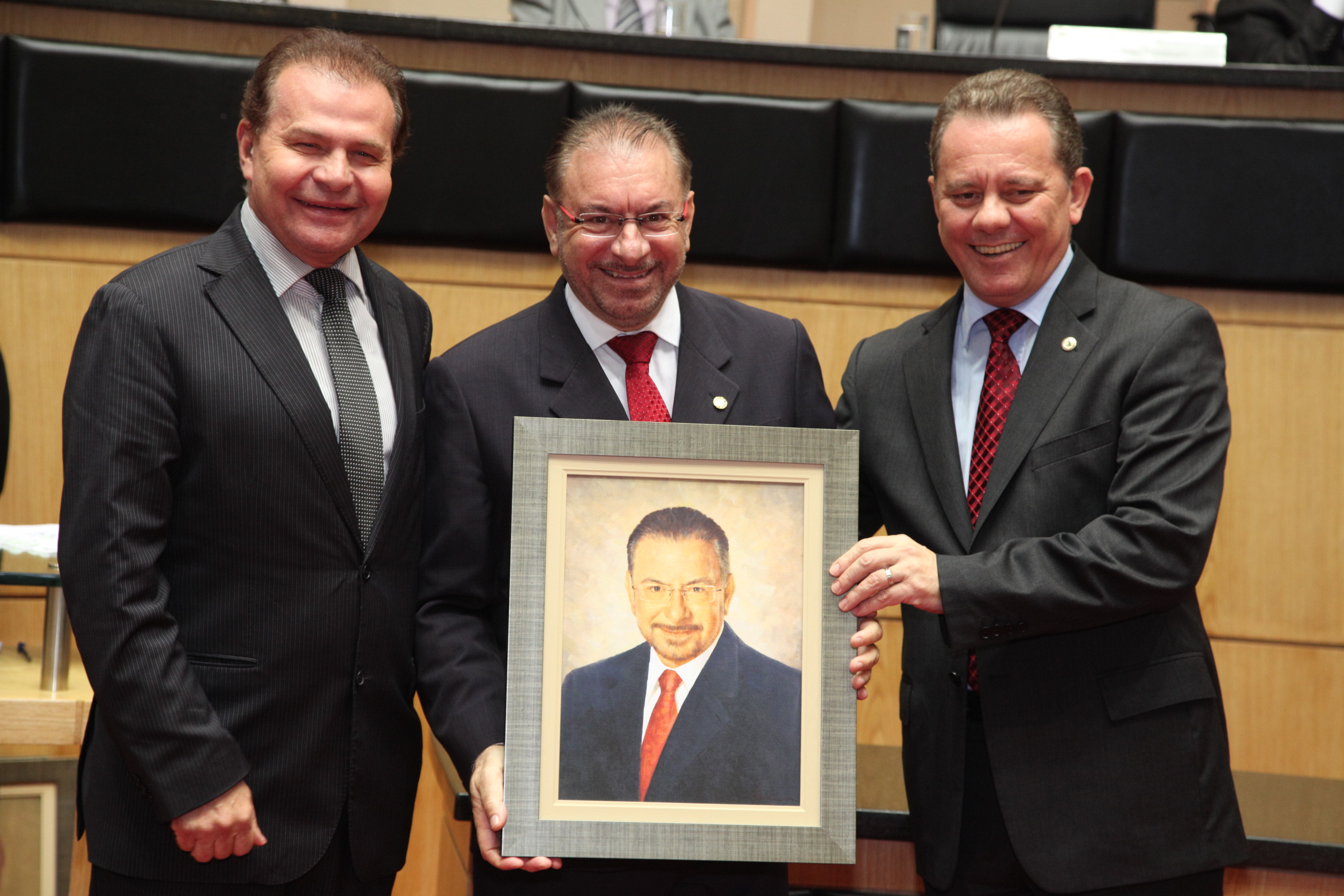 Deputado VOLNEI JOSÉ MORASTONI recebe homenagem como Presidente na 15ª Legislatura – 2003/2004