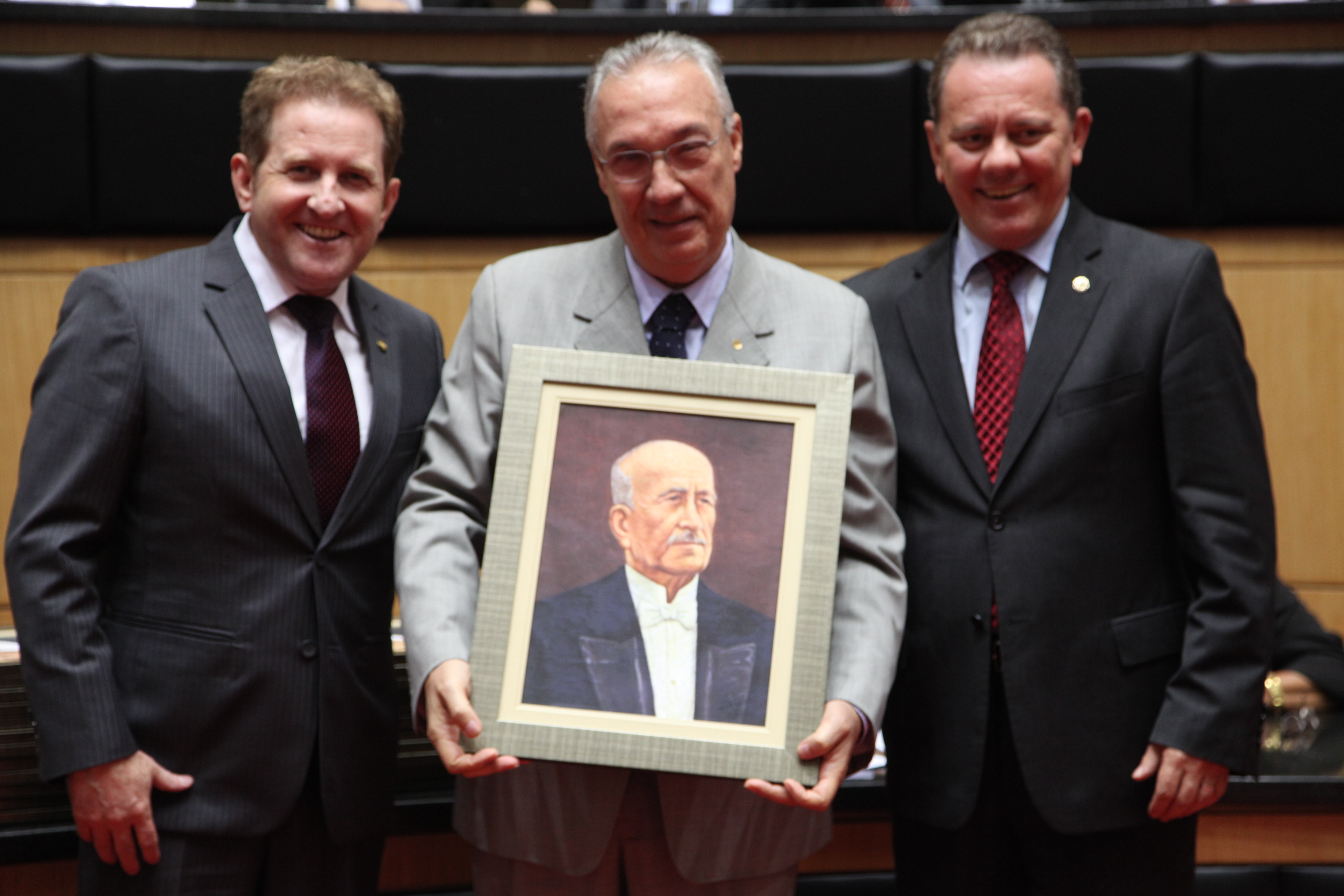 Paulo Roberto Pereira Oliveira recebe homenagem pelo bisavô, deputado ANTÔNIO PEREIRA DA  SILVA  E  OLIVEIRA – Presidente na 4ª Legislatura – 1901/1903, 5ª Legislatura – 1904/1906, 6ª Legislatura – 1907/1909 e 7ª Legislatura – 1910/1911 in memoriam