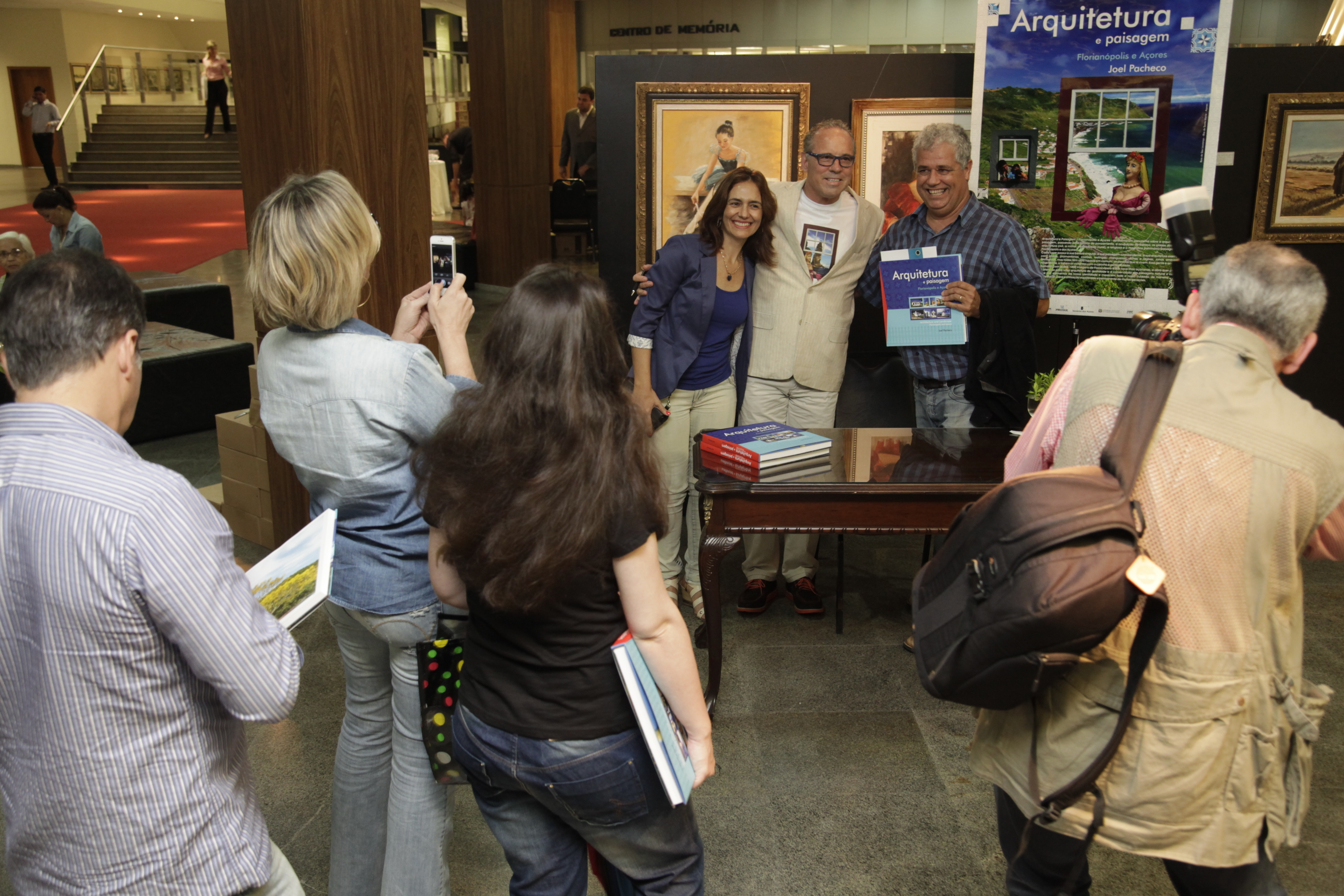 Lançamento do Livro Arquitetura e Paisagem Florianópolis e Açores de Joel Pacheco   Foto  Carlos Kilian/Agencia AL