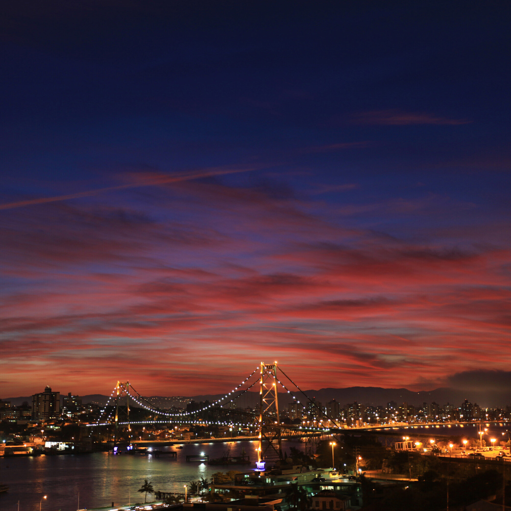 Livro Arquitetura e Paisagem: Ponte Hercílio Luz, Florianópolis. Crédito: Joel Pacheco/Divulgação