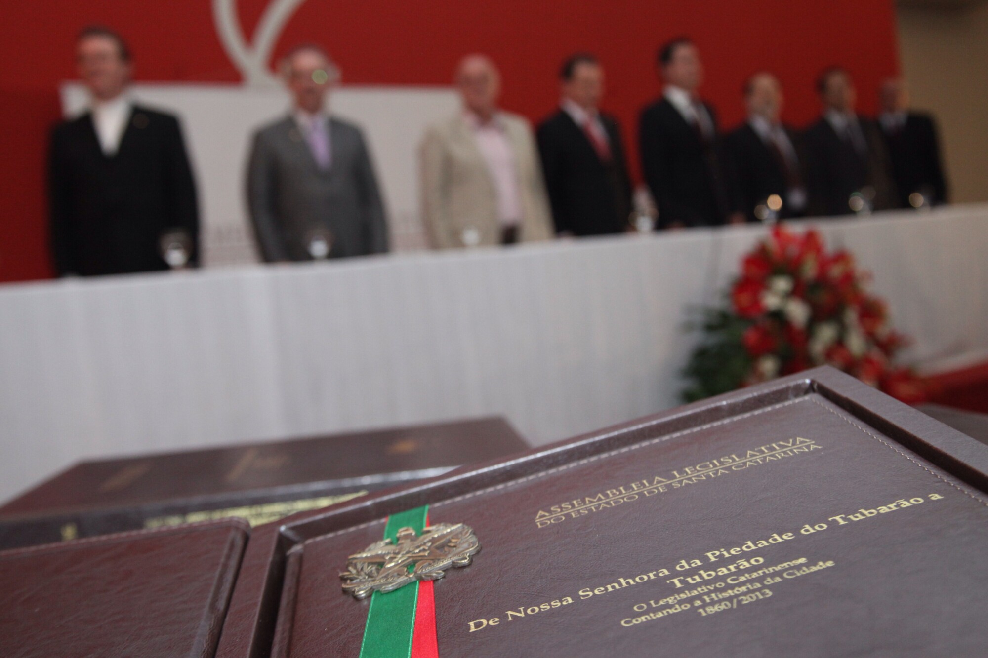 Livro conta a história de Tubarão sob a ótica do Parlamento catarinense