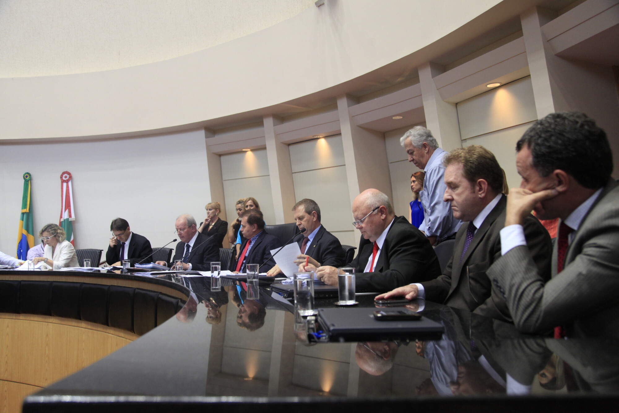 Comissões aprovam nove projetos do pacote salarial dos servidores