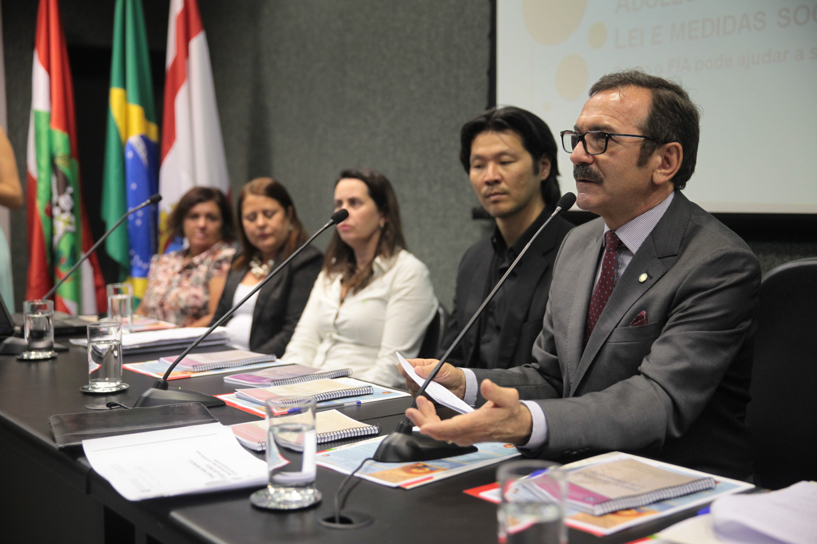 Audiência Pública da Comissão de Defesa dos Direitos da Criança e do Adolescente. Foto: Lucas Gabriel Diniz / Agência AL