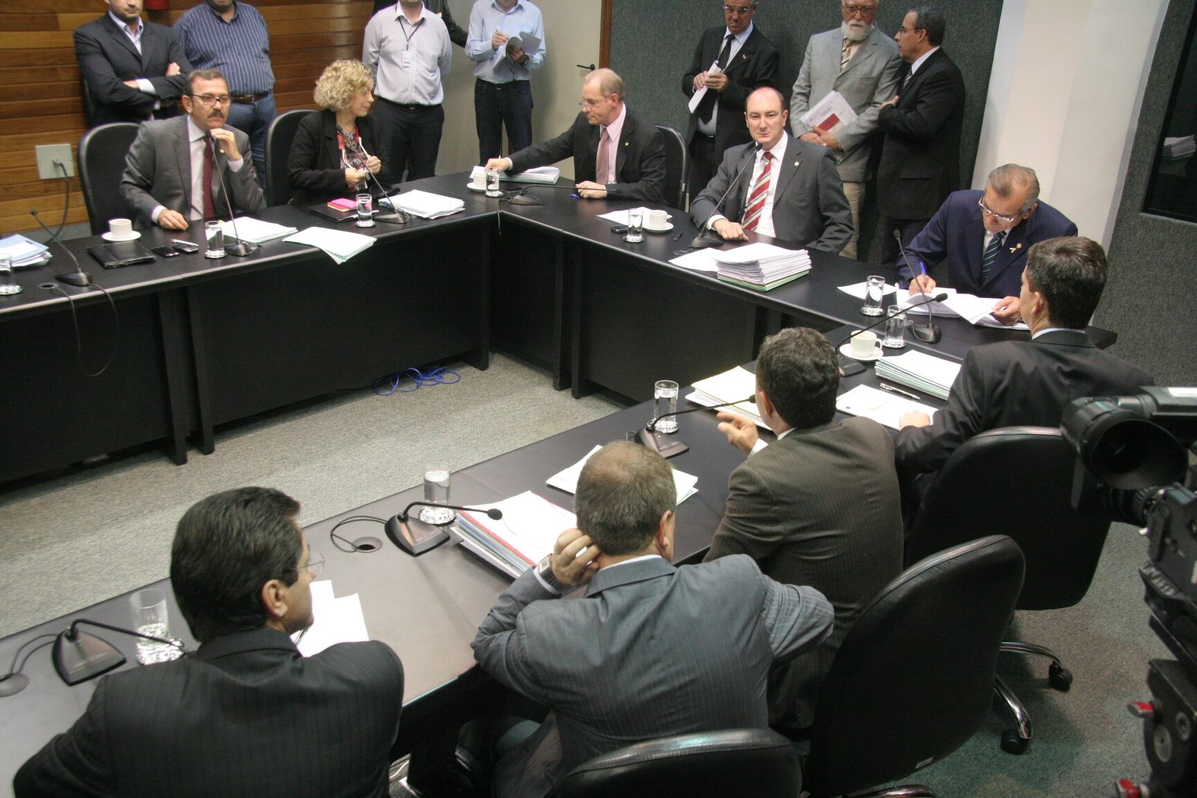 CCJ realiza reunião nesta tarde para analisar projetos salariais do governo