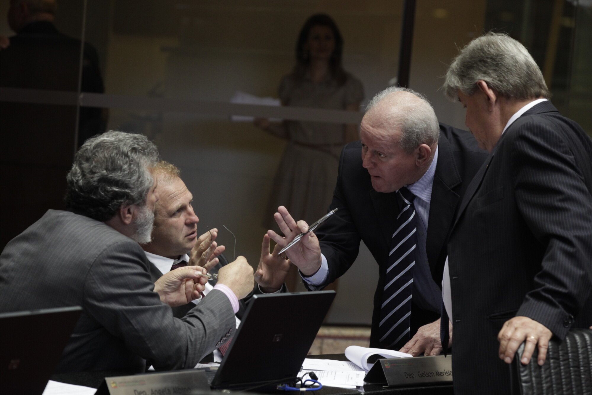 Deputados votam 73 proposições na sessão ordinária desta terça-feira