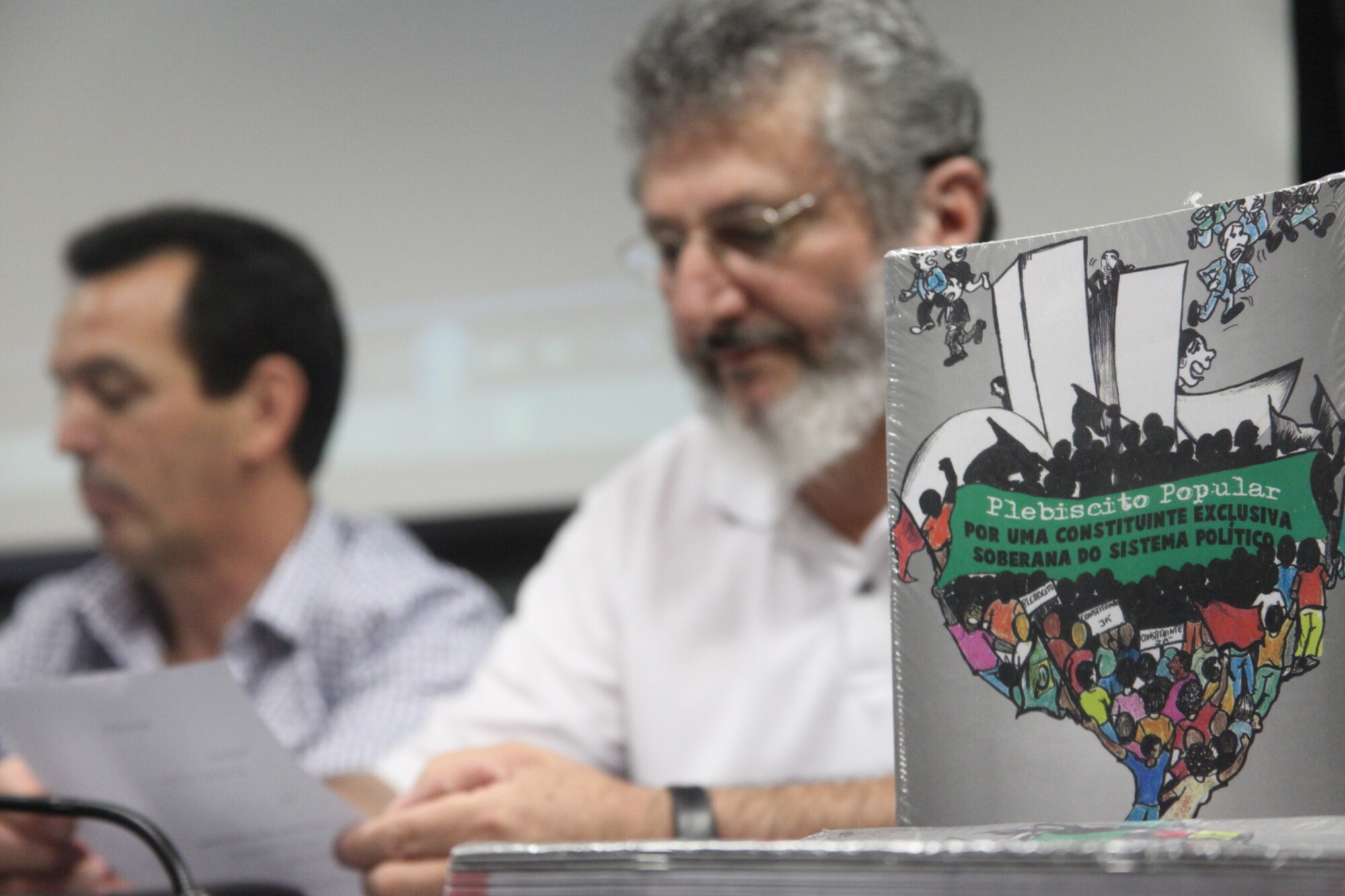 Plenária prepara lançamento de cartilha “Plebiscito por um novo sistema político”