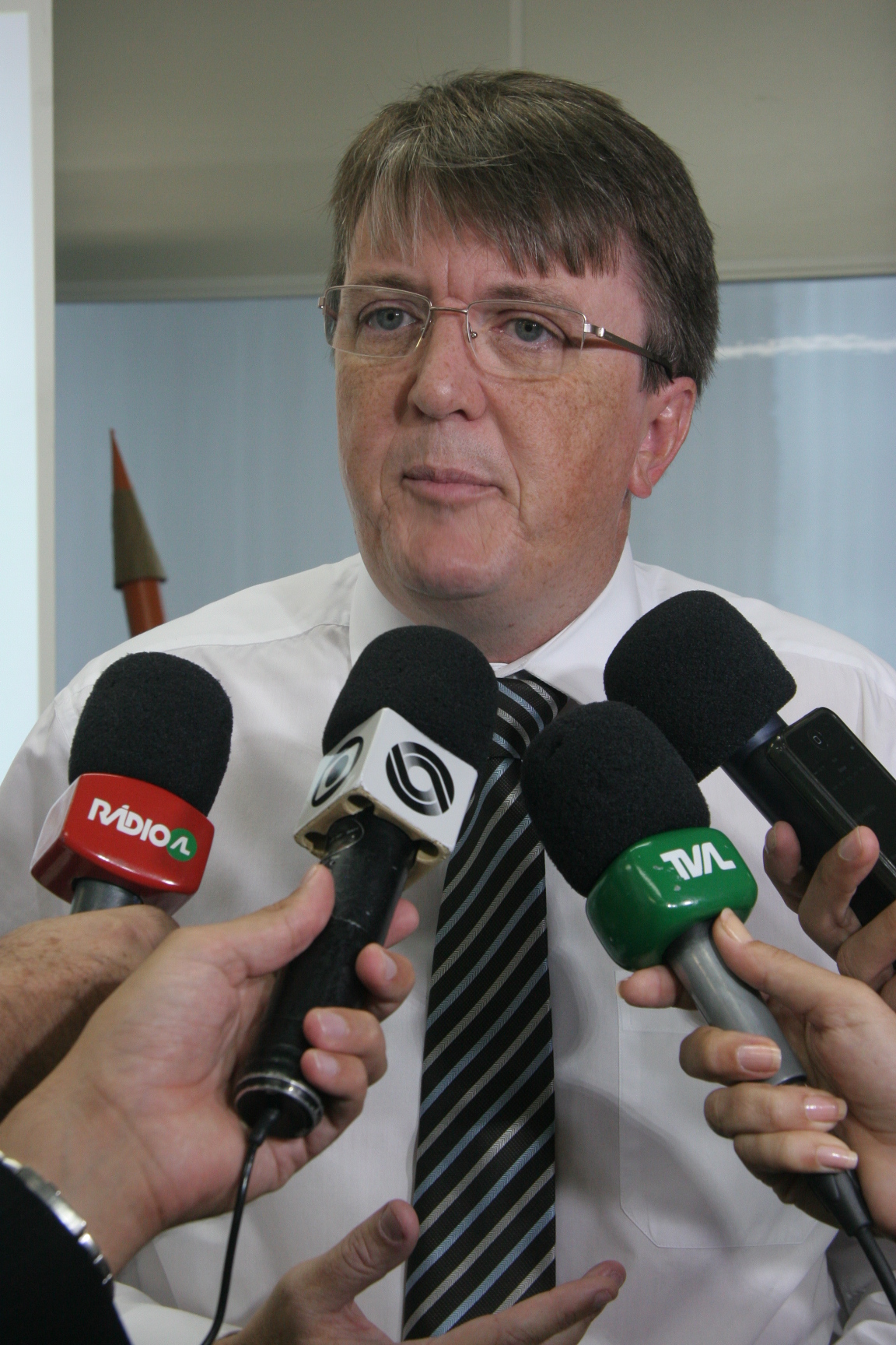 Coletiva do Secretário de Educação Eduardo Deschanps sobre o calendário escolar de Santa Catarina para 2014.