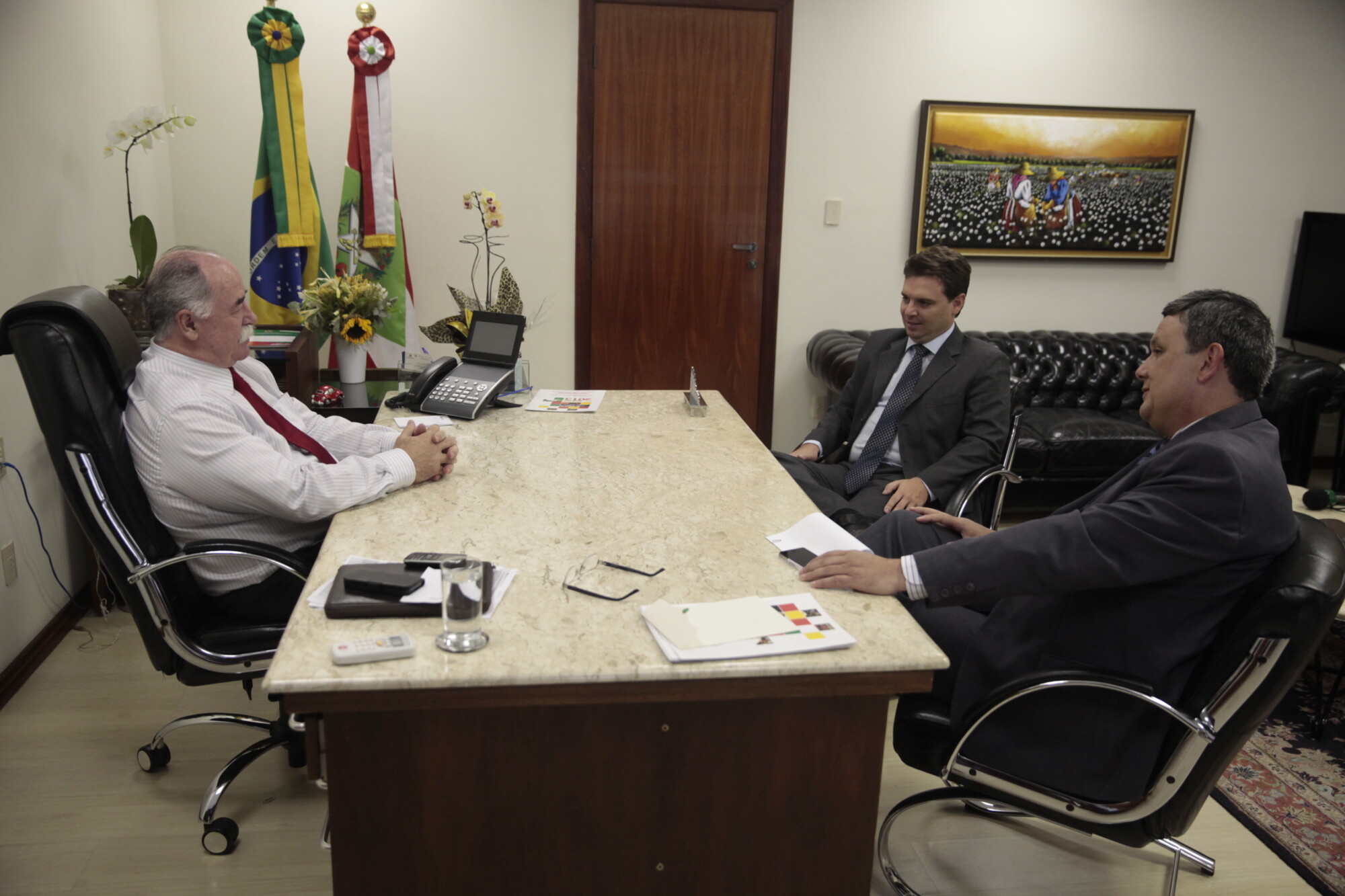 Prefeito de Florianópolis e presidente da Câmara da Capital visitam Titon
