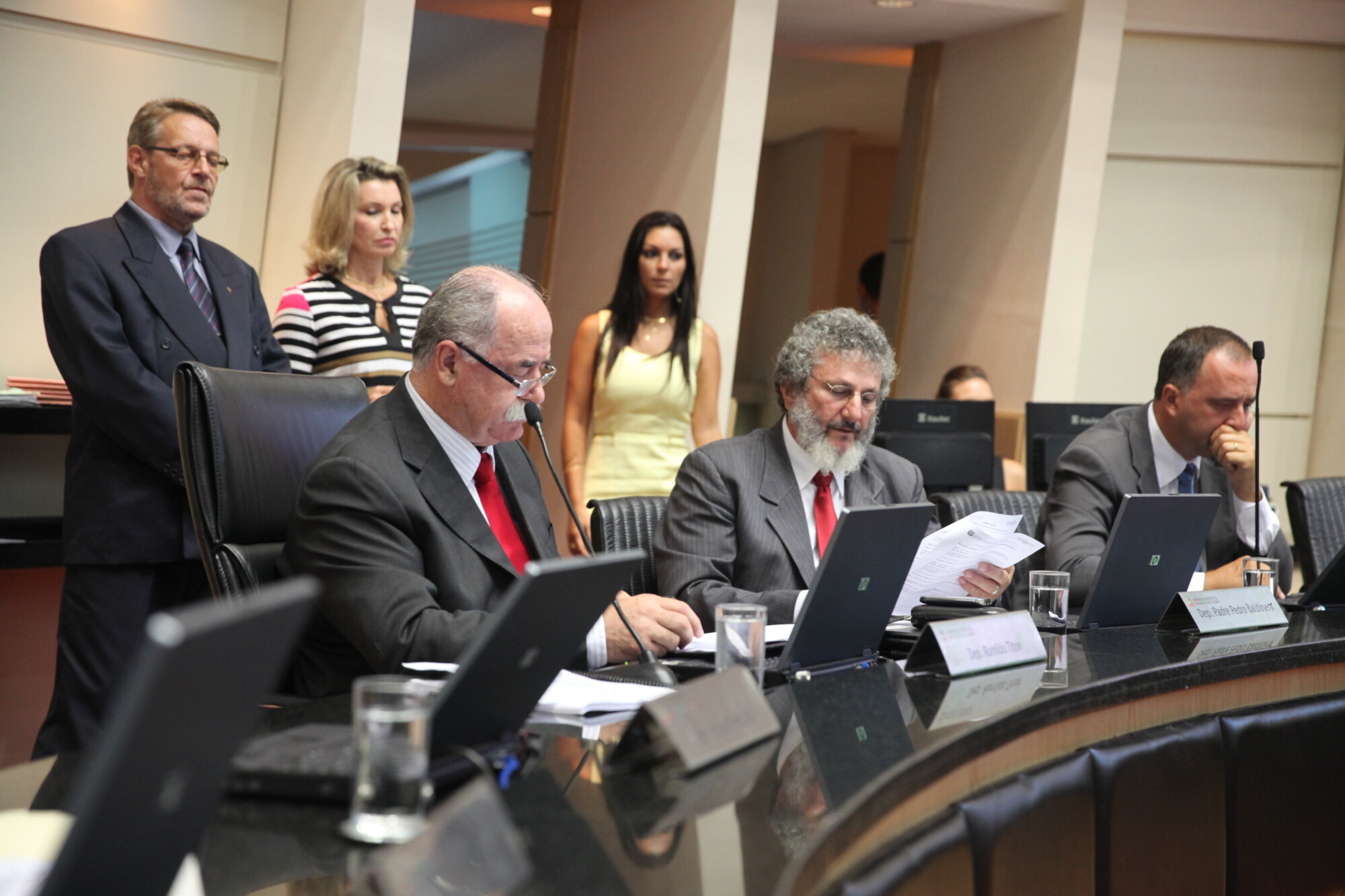 Deputados aprovam prioridade para pessoas com deficiência na rede pública