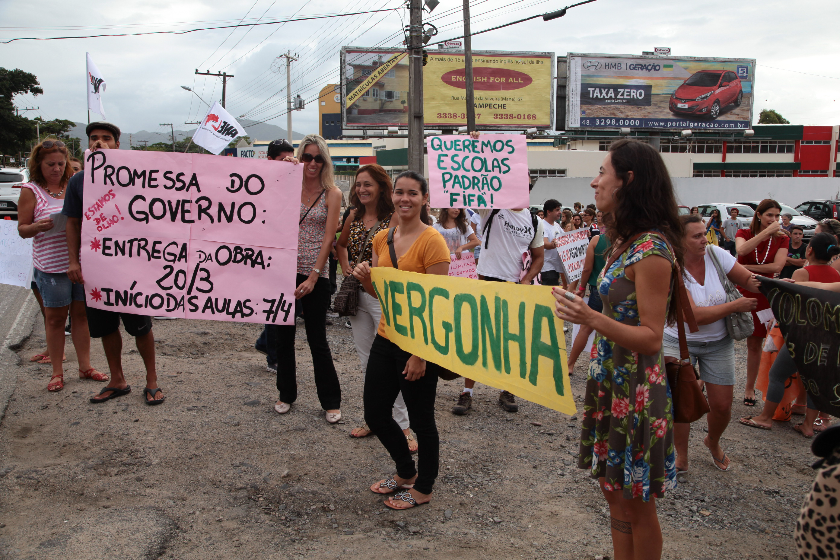 Manifestação pela Escola Jovem do Sul da Ilha - Foto: Juliana Stadnik / Agência AL