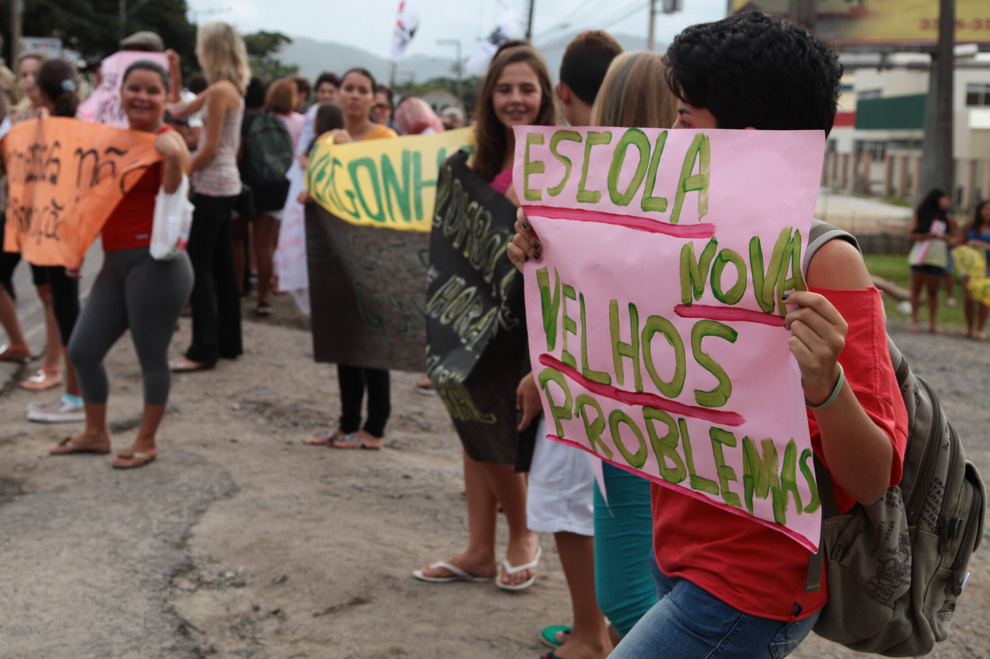 Moradores e professores do Sul da Ilha exigem abertura de nova escola na Capital