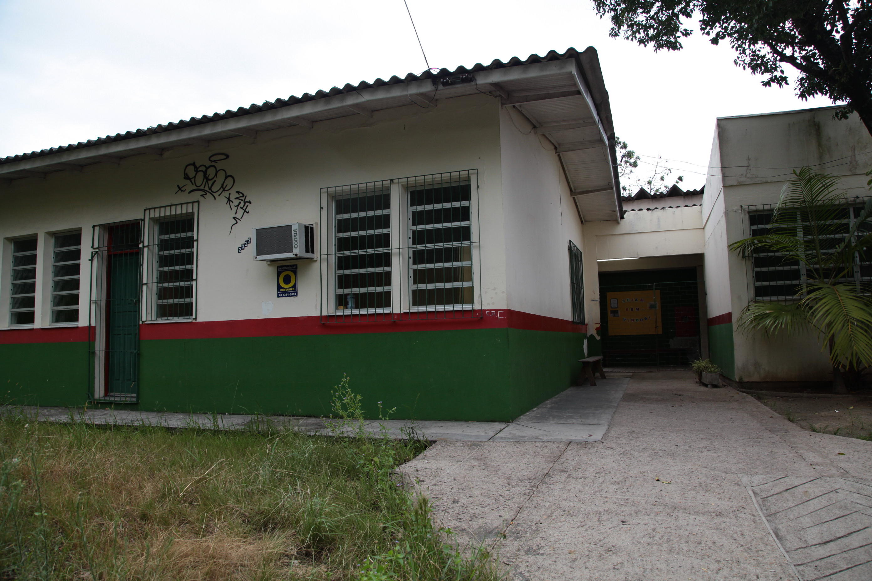 Manifestação pela Escola Jovem do Sul da Ilha - Escola Estadual João Gonçalves Pinheiro - Foto: Juliana Stadnik / Agência AL