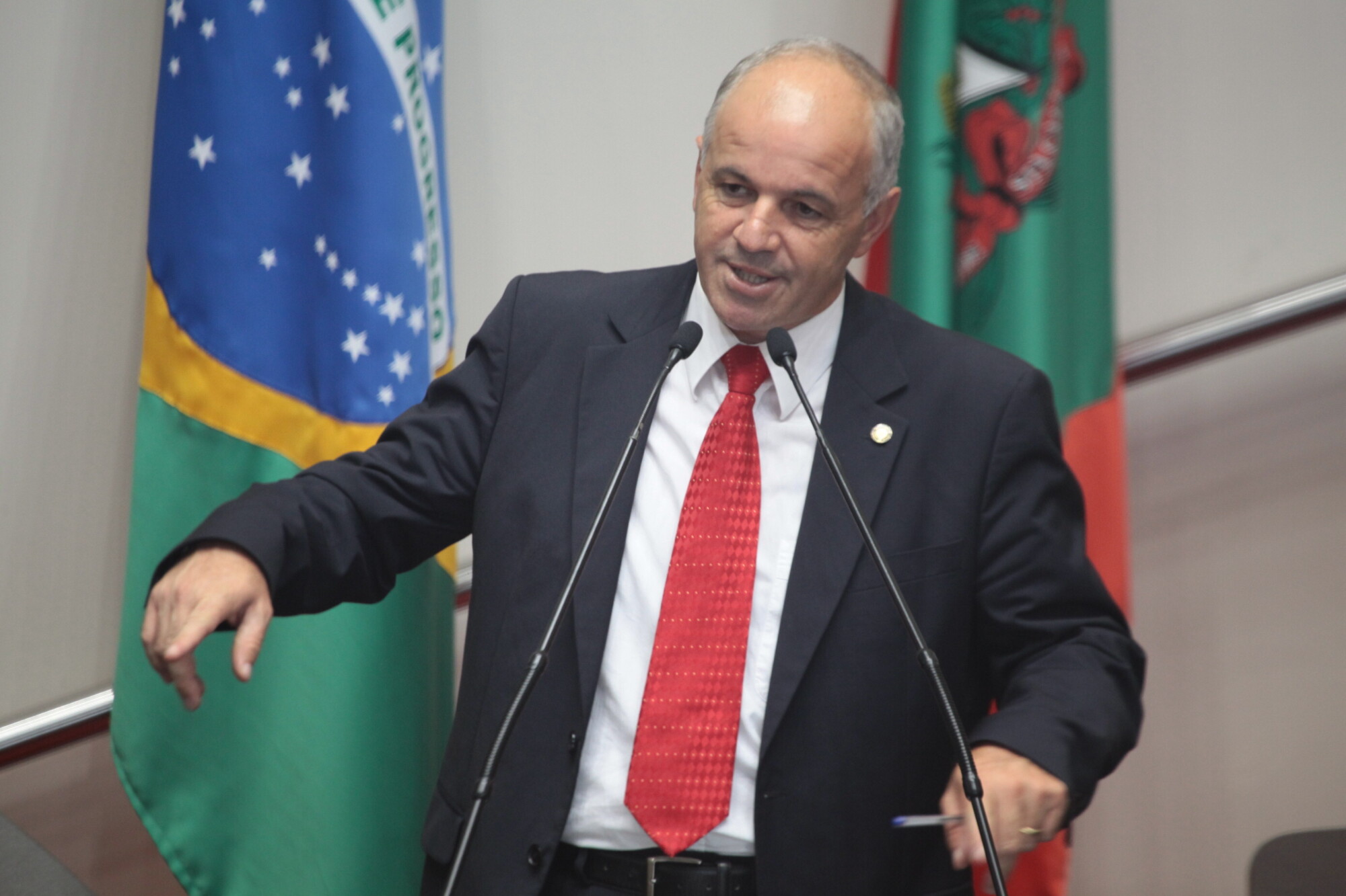 Parlamentares propõem revogação de cassações do período da ditadura