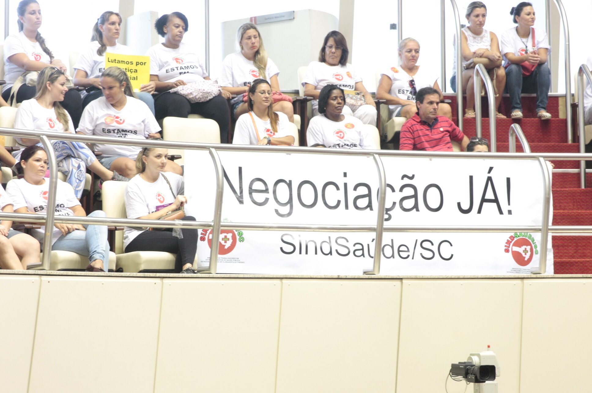 Em greve, funcionários do Imperial Hospital de Caridade pedem apoio do Parlamento