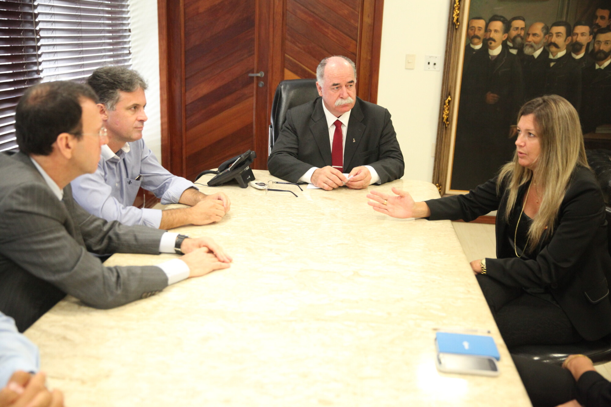 Assembleia renova convênio para tradução das sessões em Libras