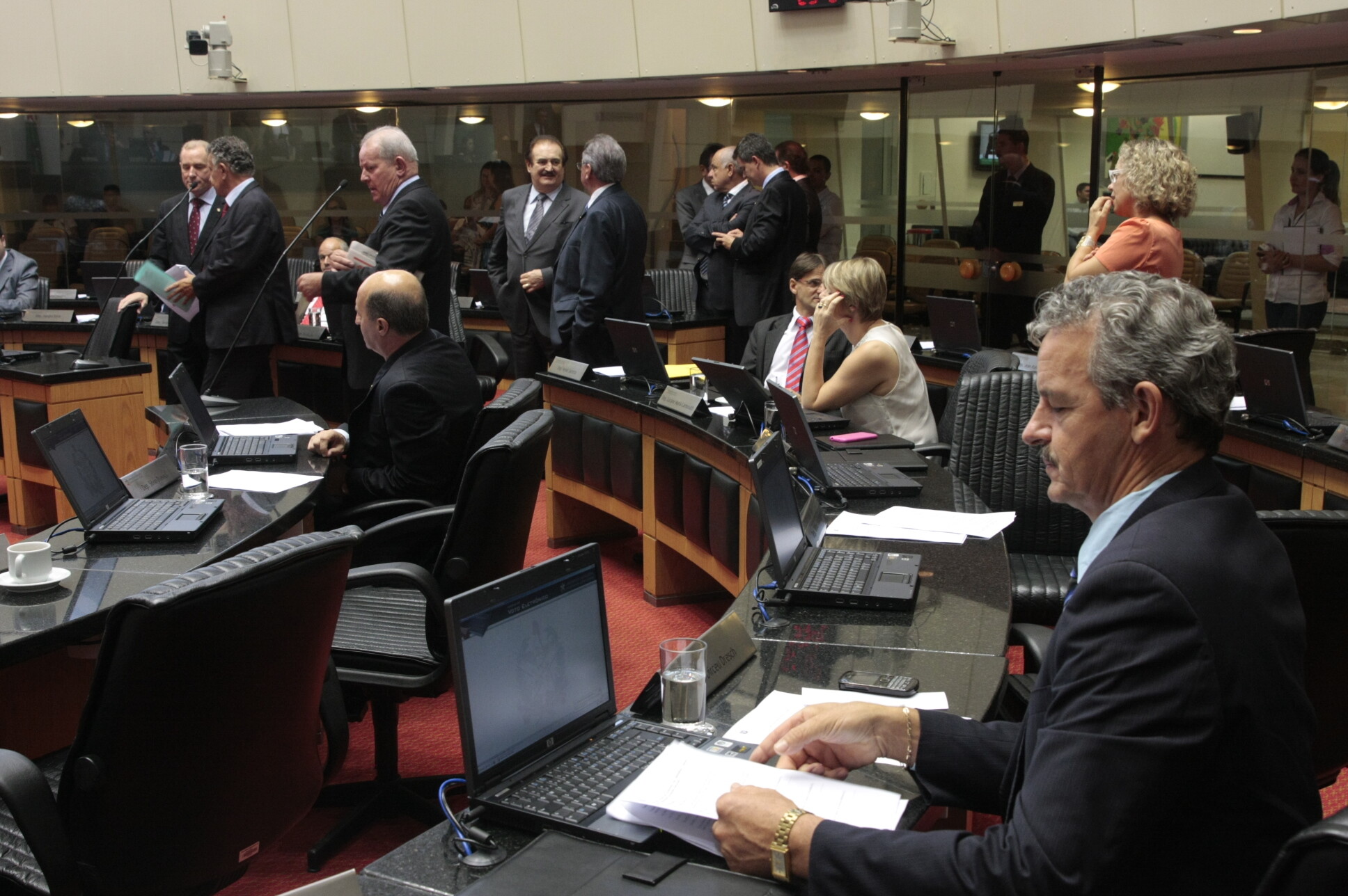 Deputados afirmam que baixo efetivo de policiais fortalece criminalidade