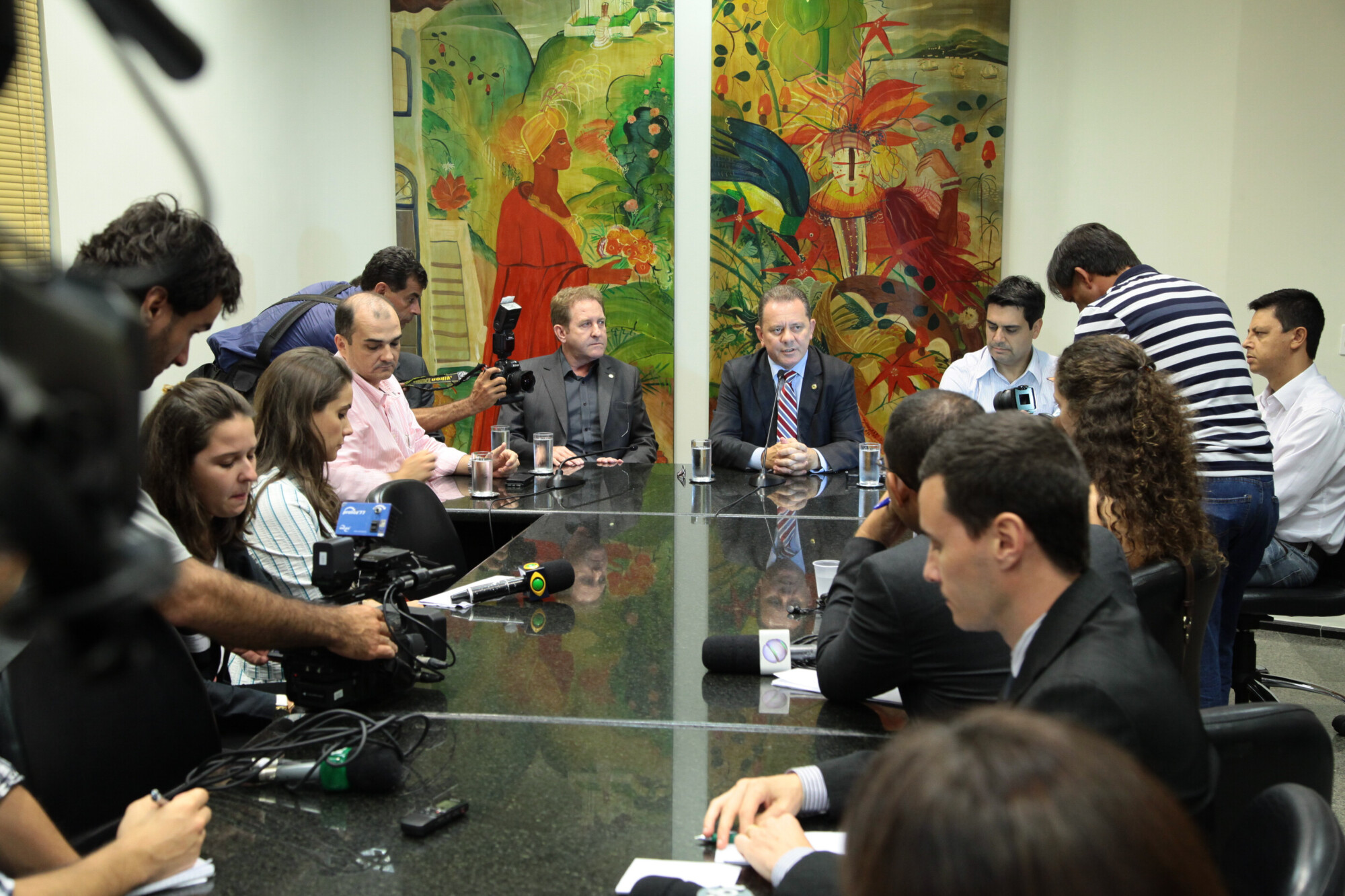 Assembleia analisa medidas para reverter afastamento do presidente