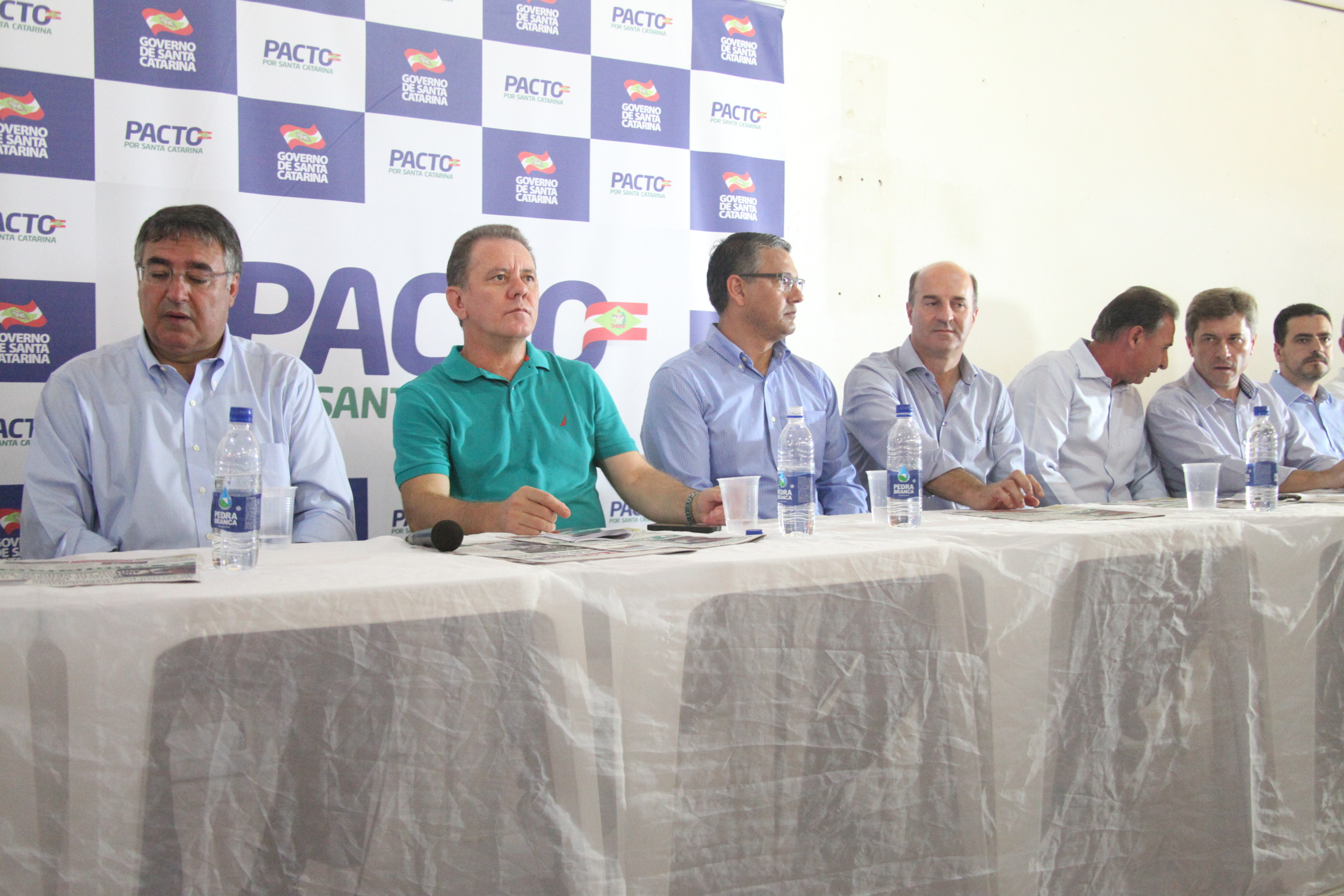 Assinatura da ordem de serviço para asfaltamento do trecho que liga à BR 101 o distrito Balneário Campo Bom em Jaguaruna SC. Foto: Fábio Queiroz / Agência AL