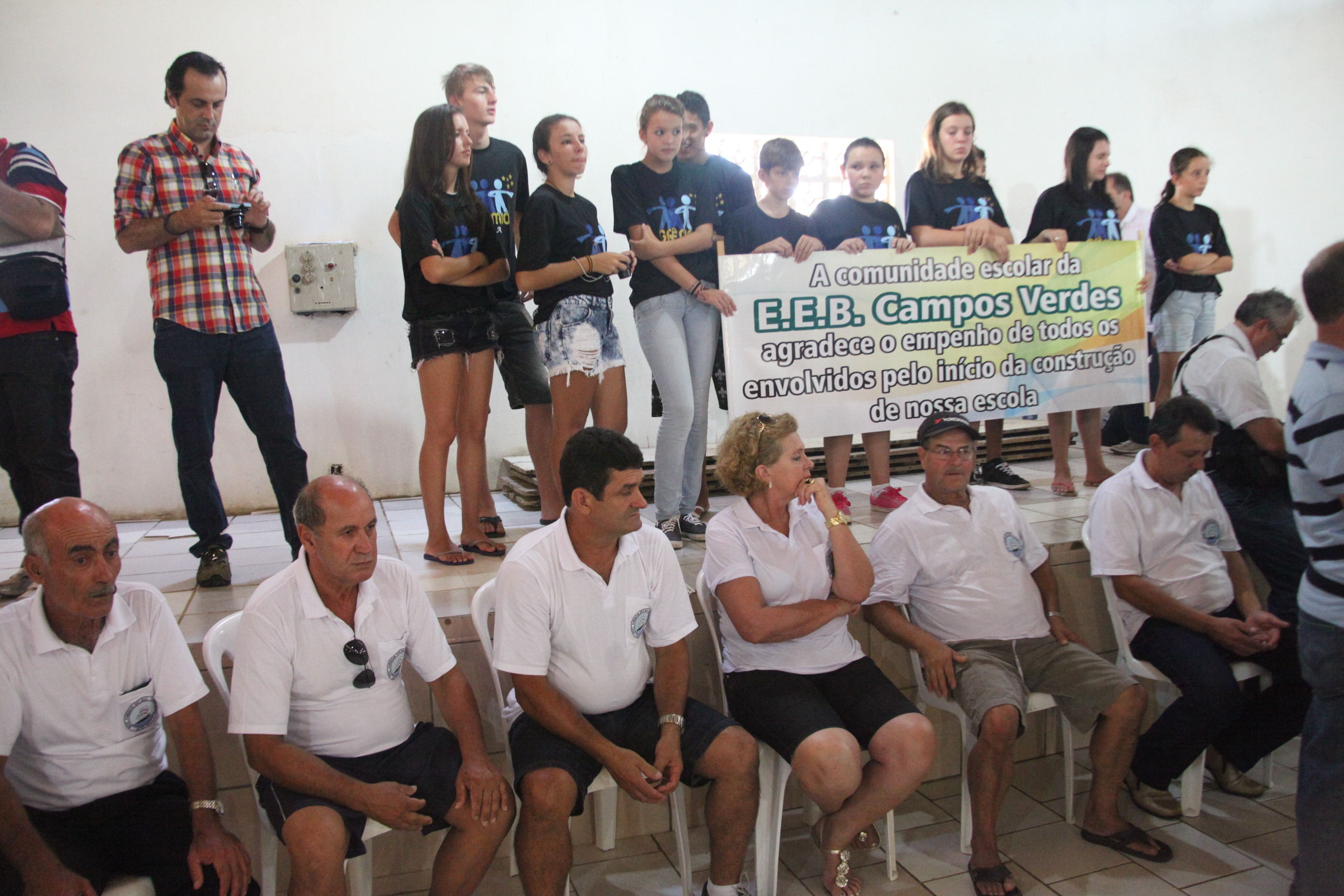 Assinatura da ordem de serviço para asfaltamento do trecho que liga à BR 101 o distrito Balneário Campo Bom em Jaguaruna SC. Foto: Fábio Queiroz / Agência AL