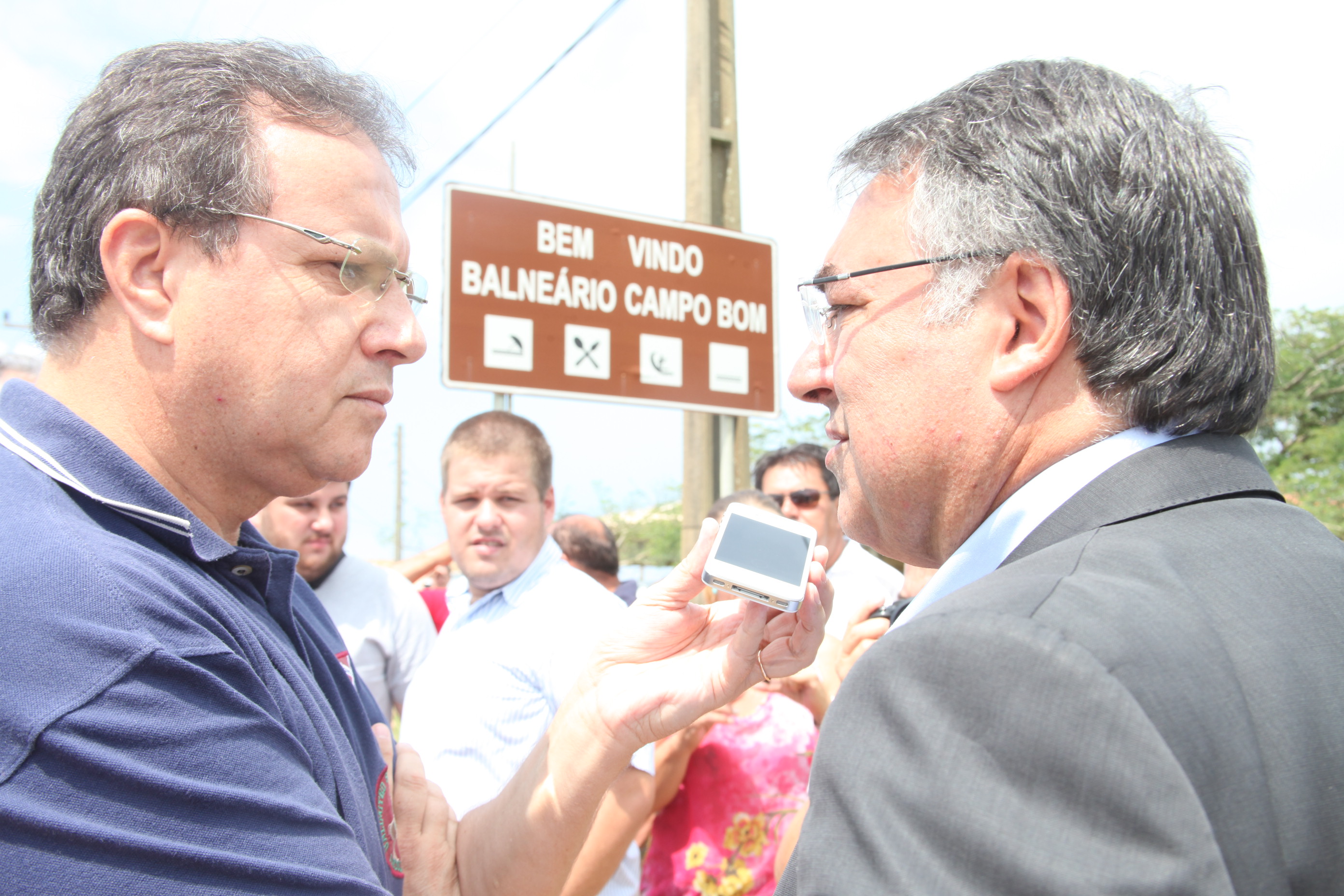 Assinatura da ordem de serviço para asfaltamento do trecho que liga à BR 101 o distrito Balneário Campo Bom em Jaguaruna SC. Foto: Fábio Queiroz / Agência AL