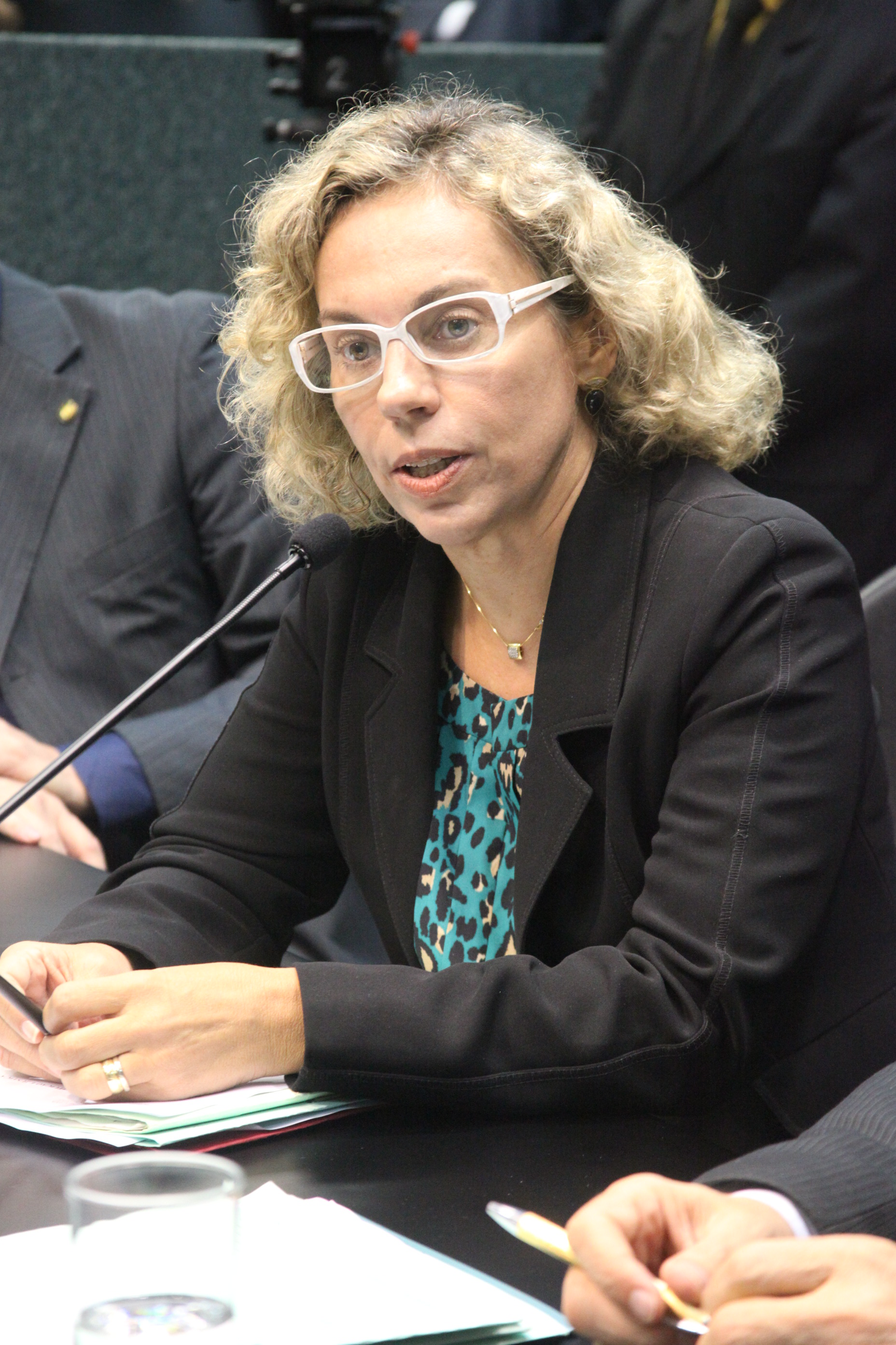 Deputada Ana Paula Lima (PT). Reunião da Comissão de Constituição e Justiça. Foto: Fábio Queiroz / Agência AL