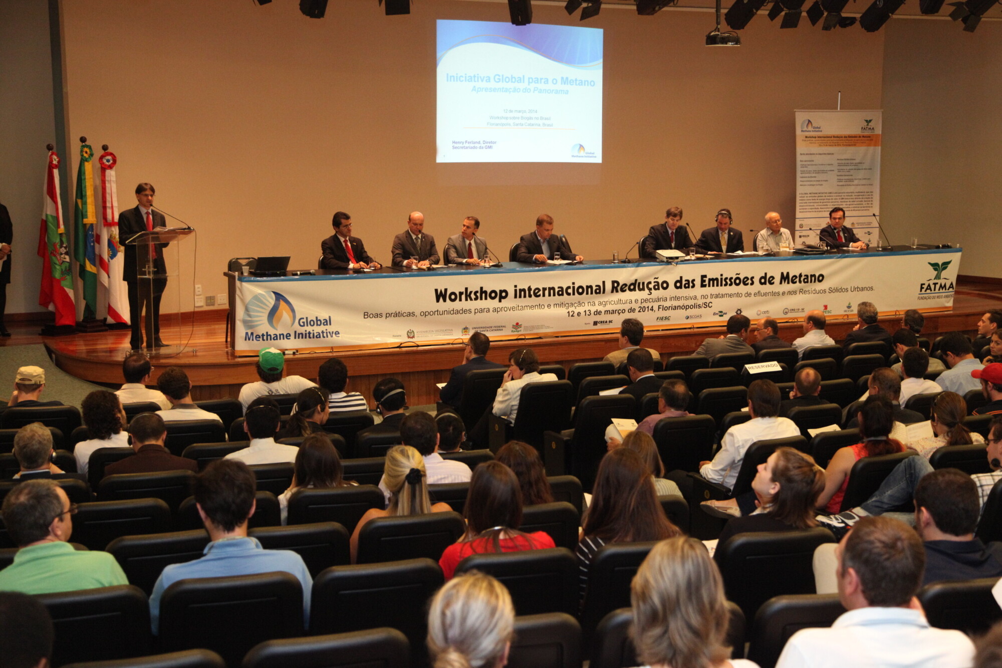 Assembleia sedia workshop sobre redução e aproveitamento de metano