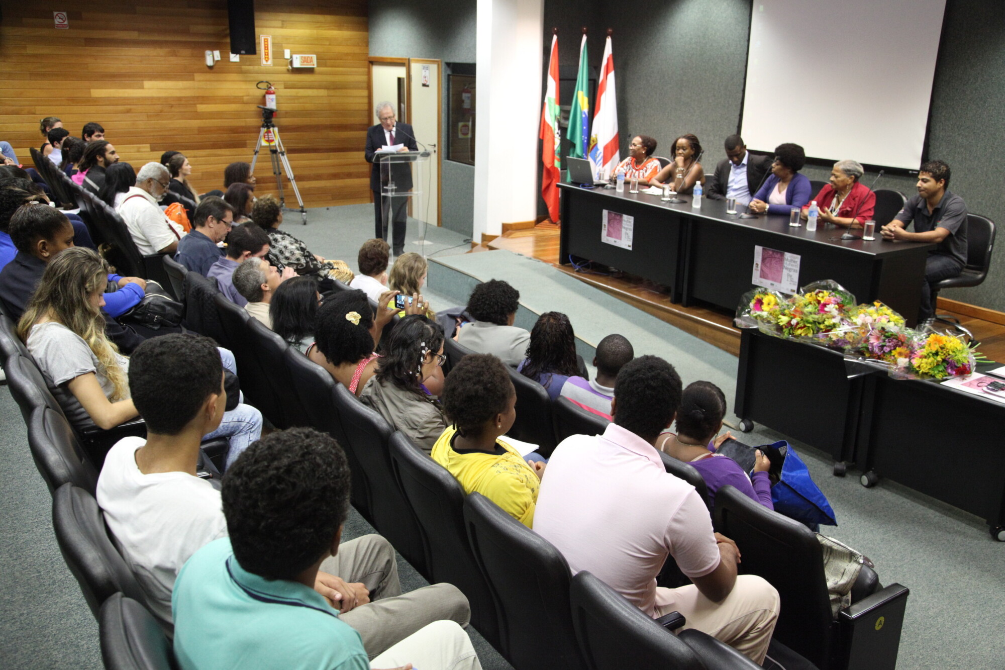 Colóquio discute políticas públicas para mulheres negras