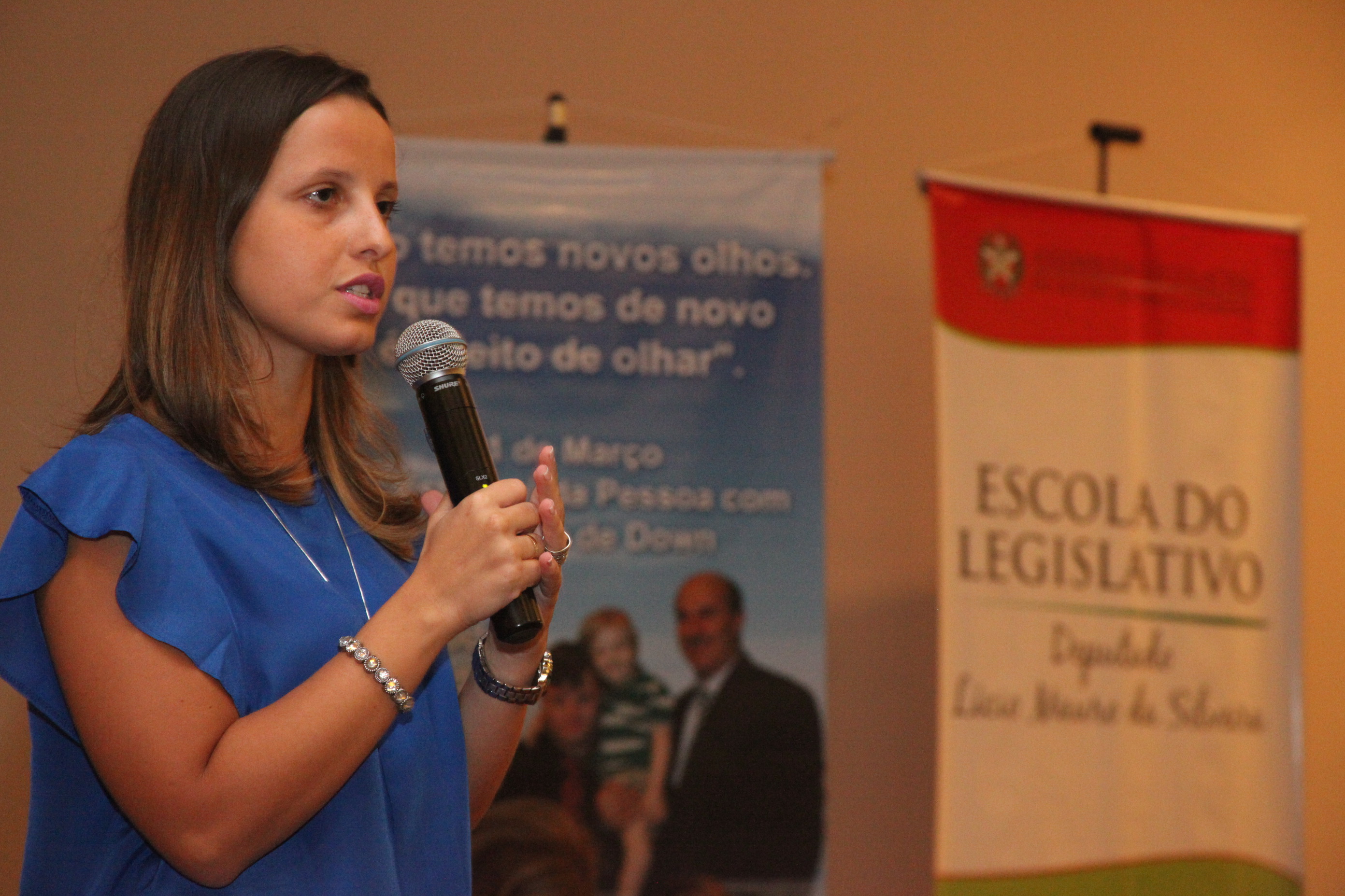 Jéssica Pereira Cardozo - psicóloga e coordenadora da Associação Amor pra Down. Palestra em Comemoração ao Dia Estadual da Pessoa com Síndrome de Down. Foto: Fábio Queiroz / Agência AL
