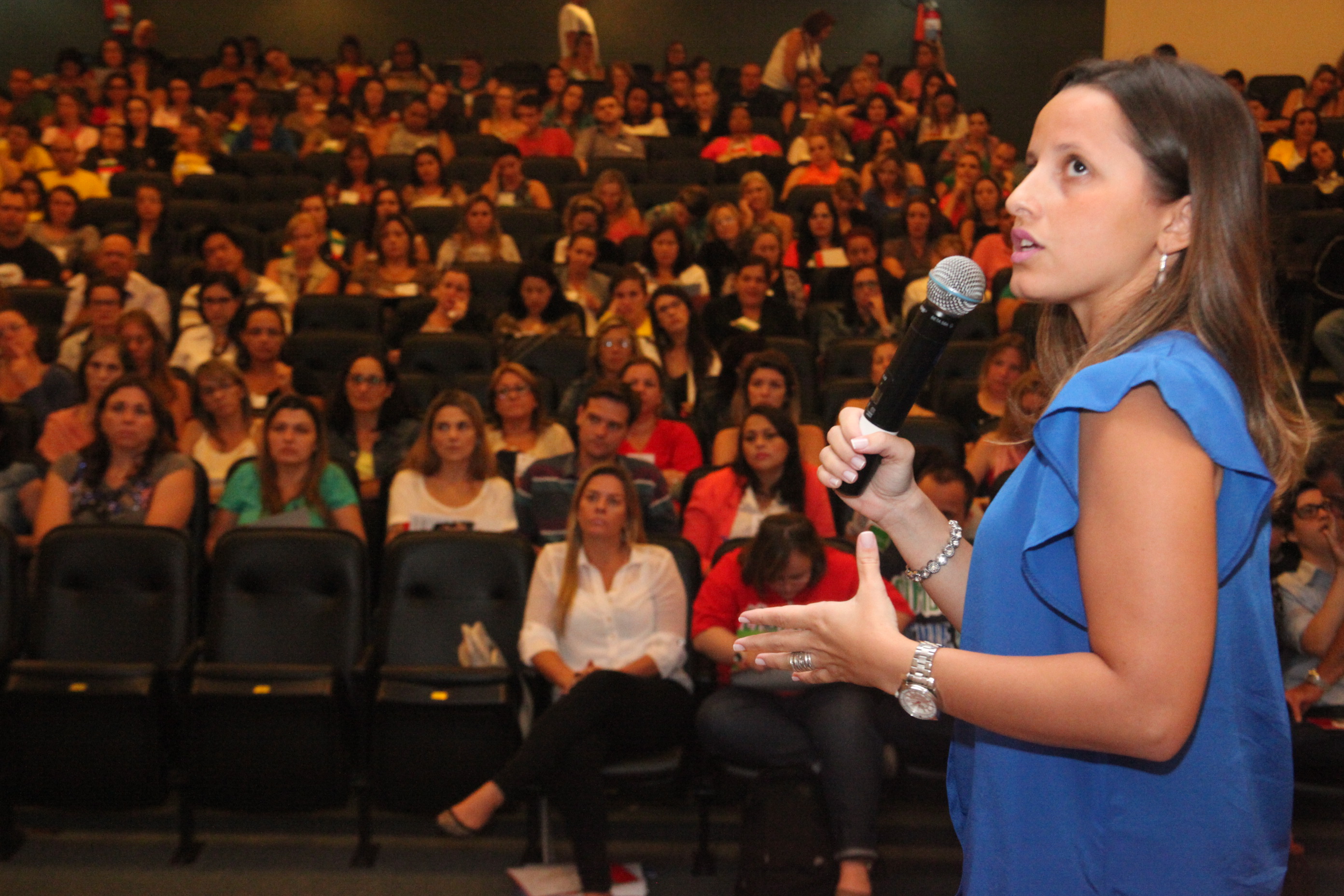 Jéssica Pereira Cardozo - psicóloga e coordenadora da Associação Amor pra Down. Palestra em Comemoração ao Dia Estadual da Pessoa com Síndrome de Down. Foto: Fábio Queiroz / Agência AL
