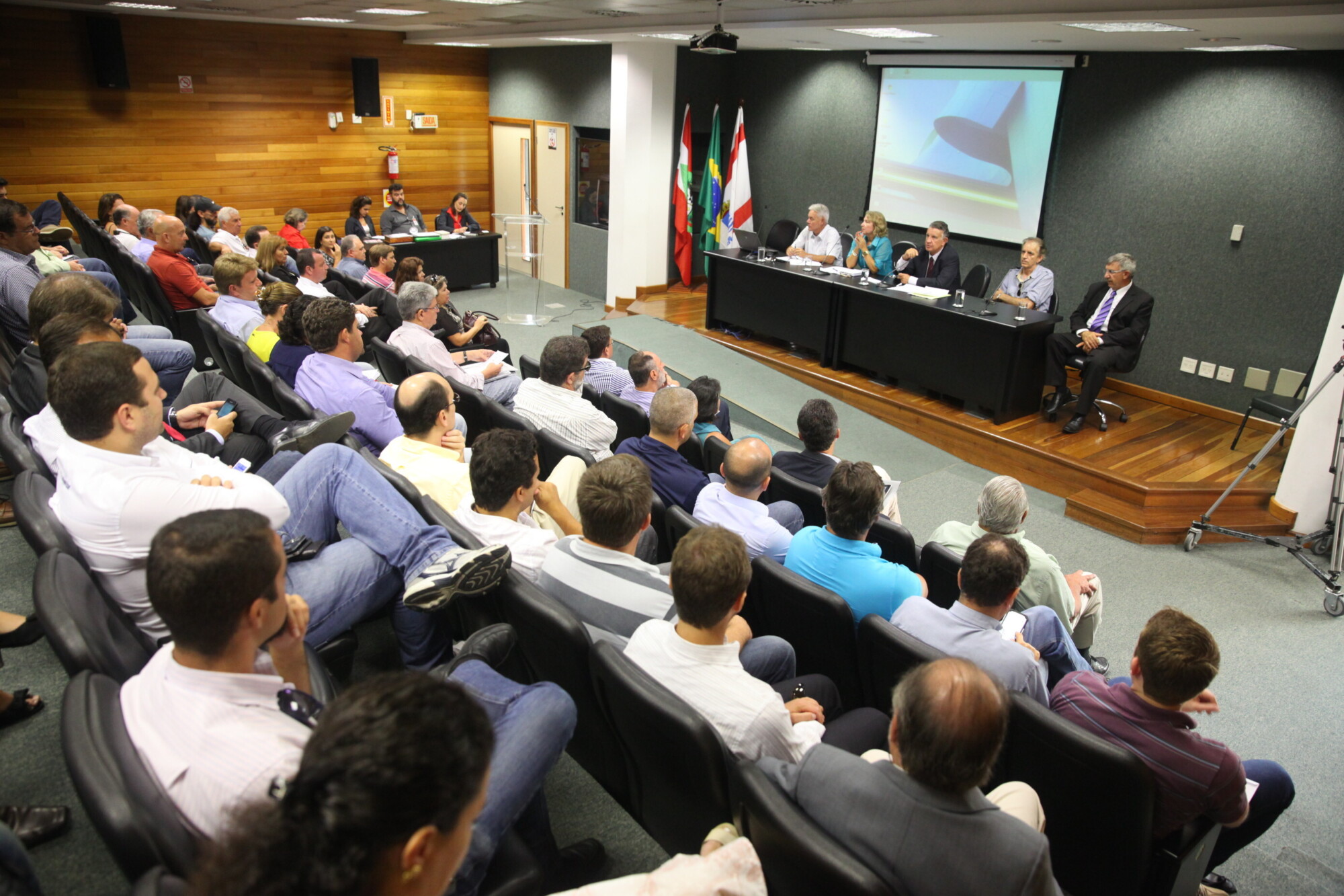Audiência pública debate portaria que regula marinas e atracadouros