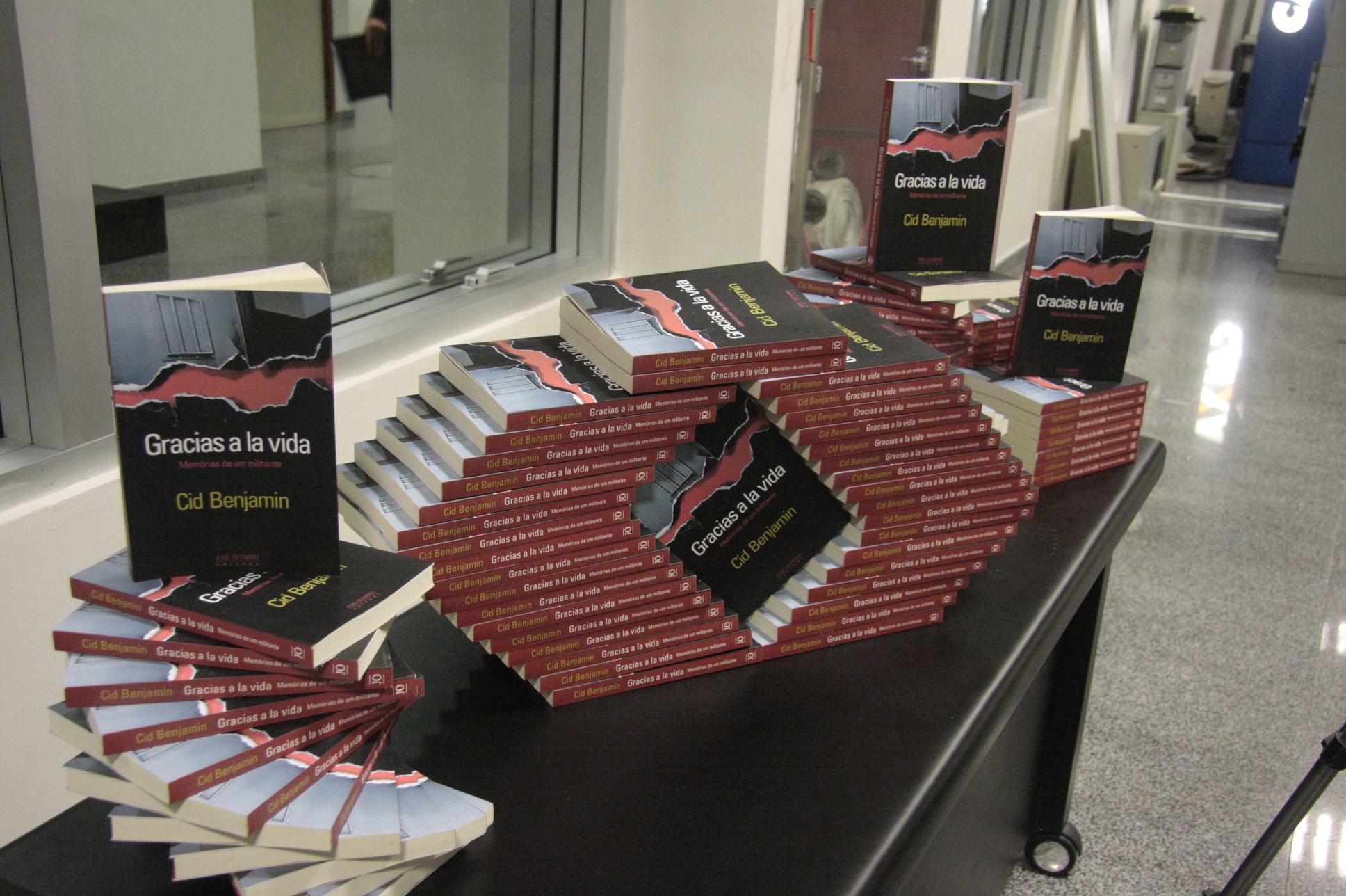 Lançamento de Livro Gracias La Vida