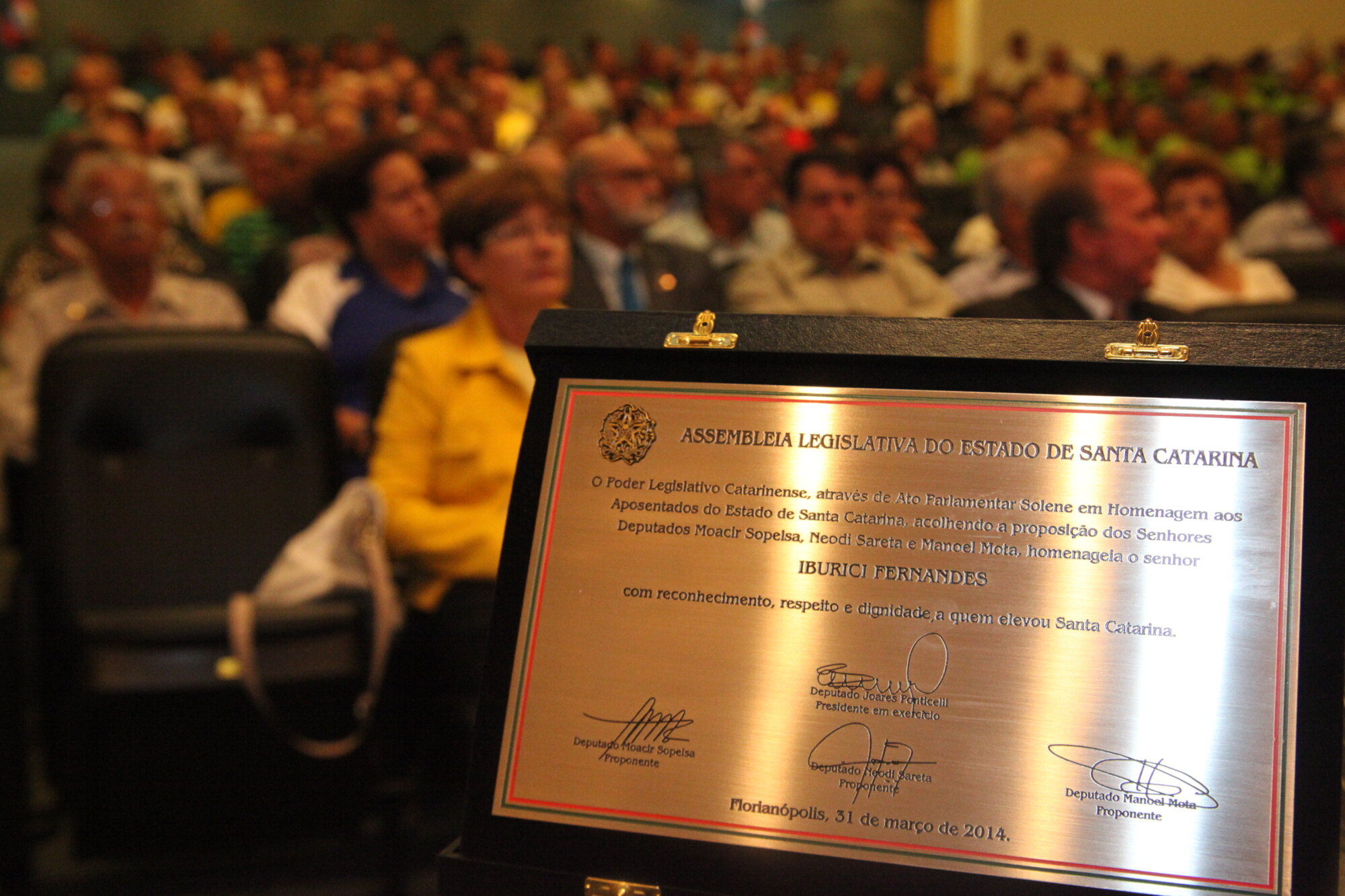 Ato solene presta homenagem a aposentados de Santa Catarina