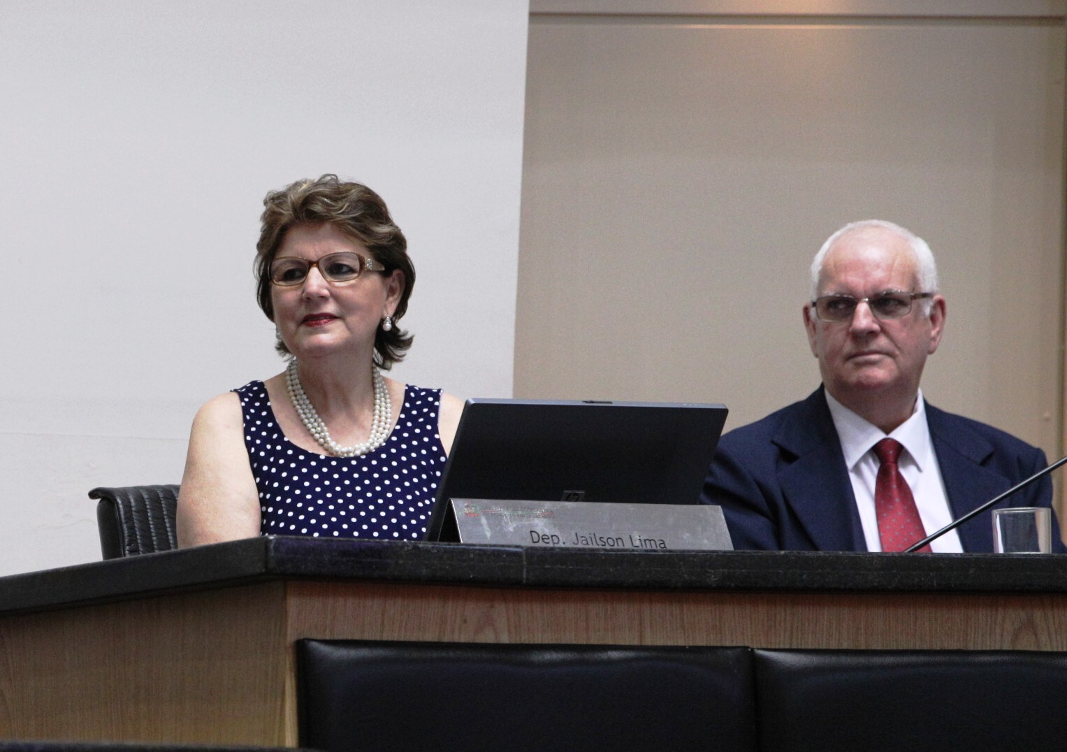 Casal de escritores de Gaspar recebe homenagem da Assembleia