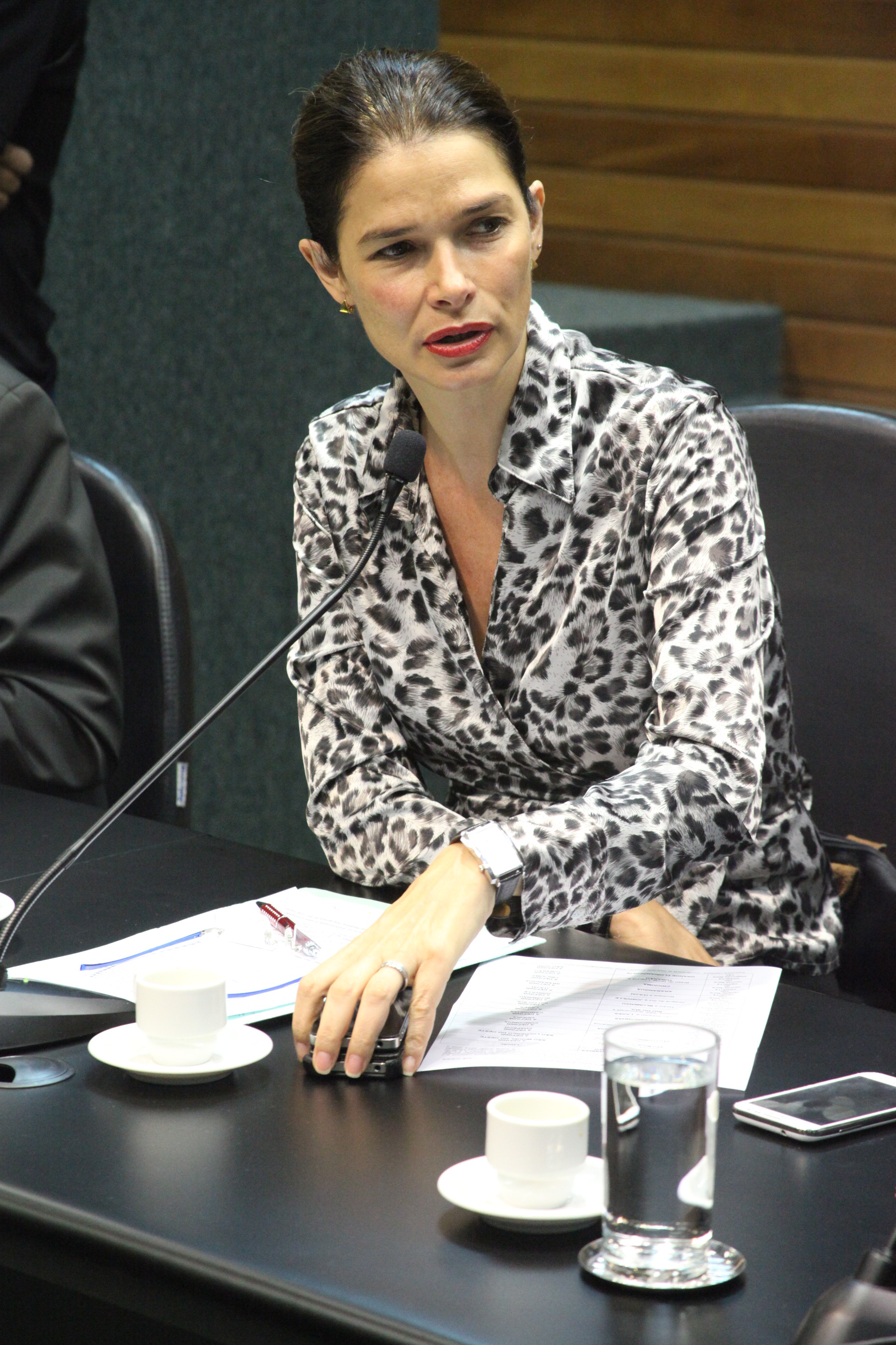 Deputada Angela Albino (PCdoB). Reunião da Comissão de Finanças e Tributação. Foto: Fábio Queiroz / Agência AL