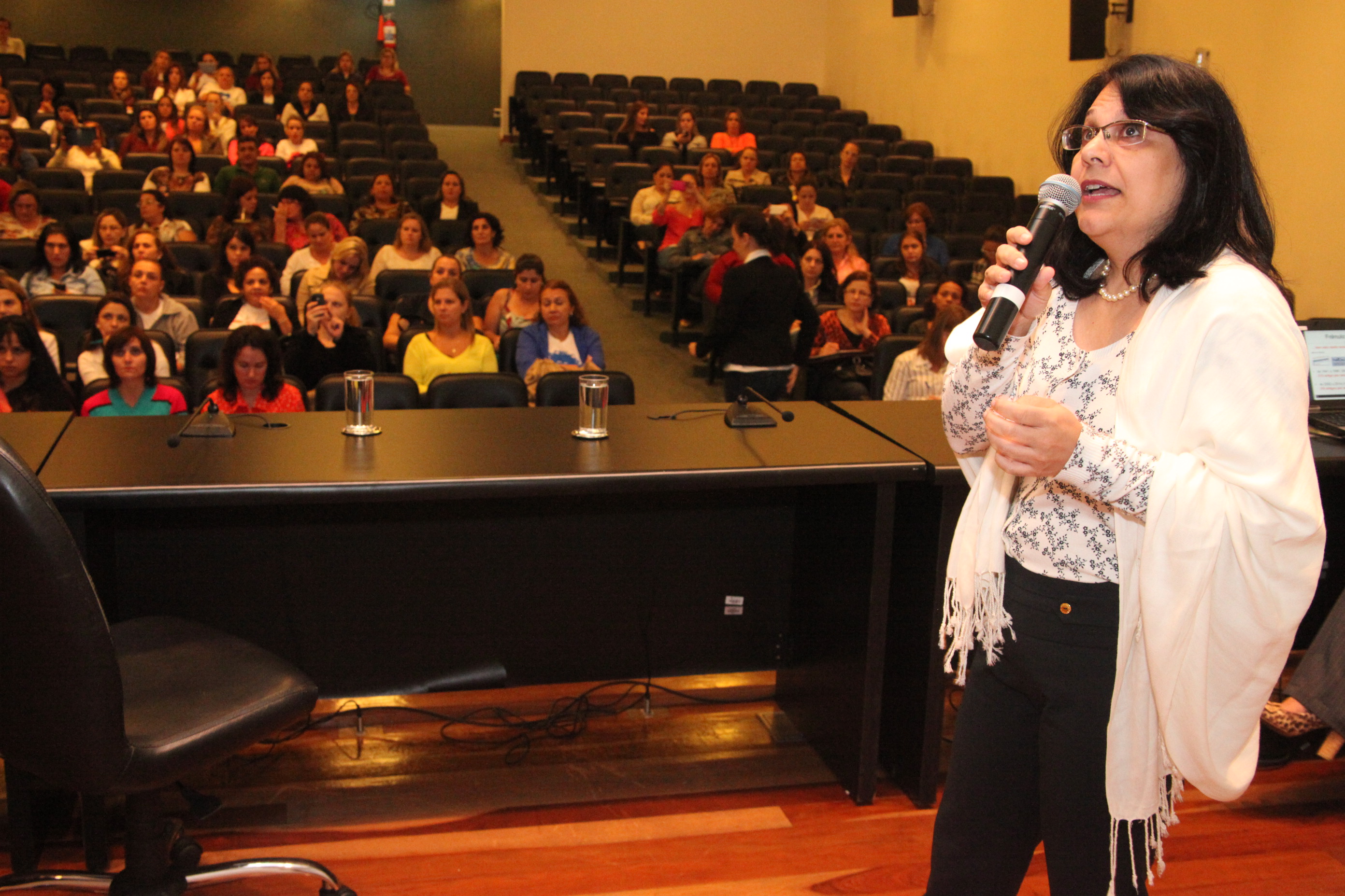 Palestrante Roberta Martinelli. Seminário de Prevenção de Deficiências. Foto: Fábio Queiroz / Agência AL